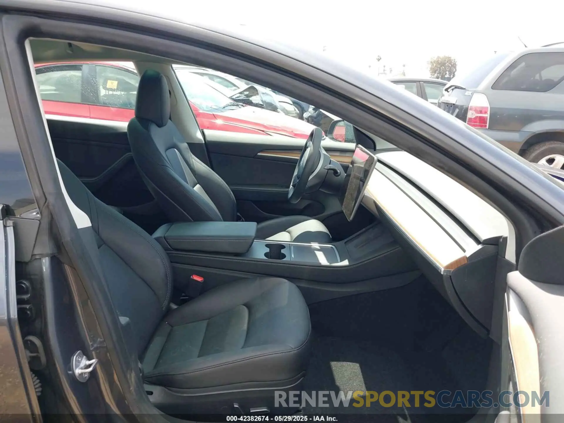 5 Photograph of a damaged car 5YJ3E1EB0PF675745 TESLA MODEL 3 2023