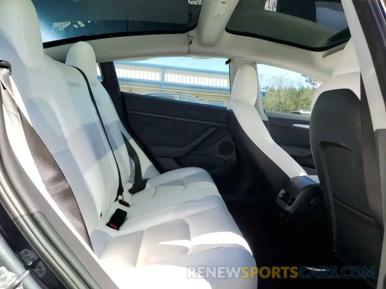 10 Photograph of a damaged car 5YJ3E1EB1PF680033 TESLA MODEL 3 2023