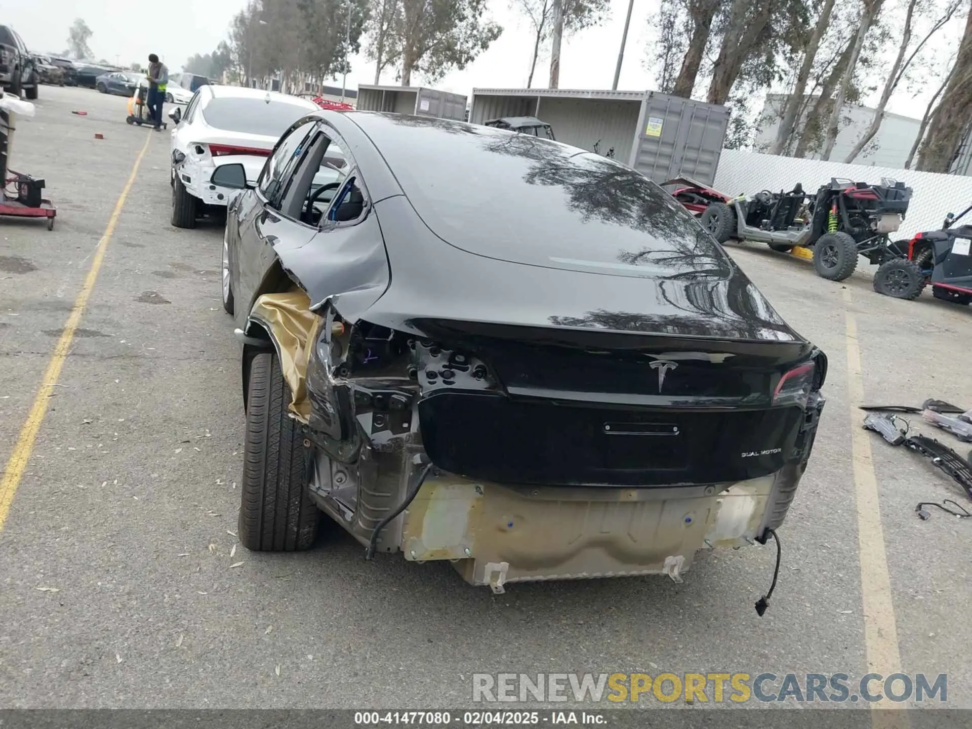 17 Photograph of a damaged car 5YJ3E1EB5PF594787 TESLA MODEL 3 2023