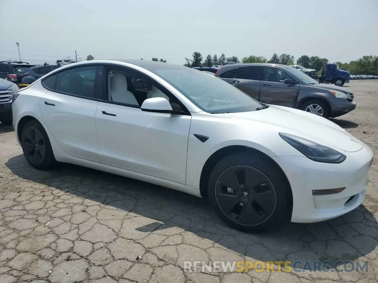 4 Photograph of a damaged car 5YJ3E1EB6PF472343 TESLA MODEL 3 2023
