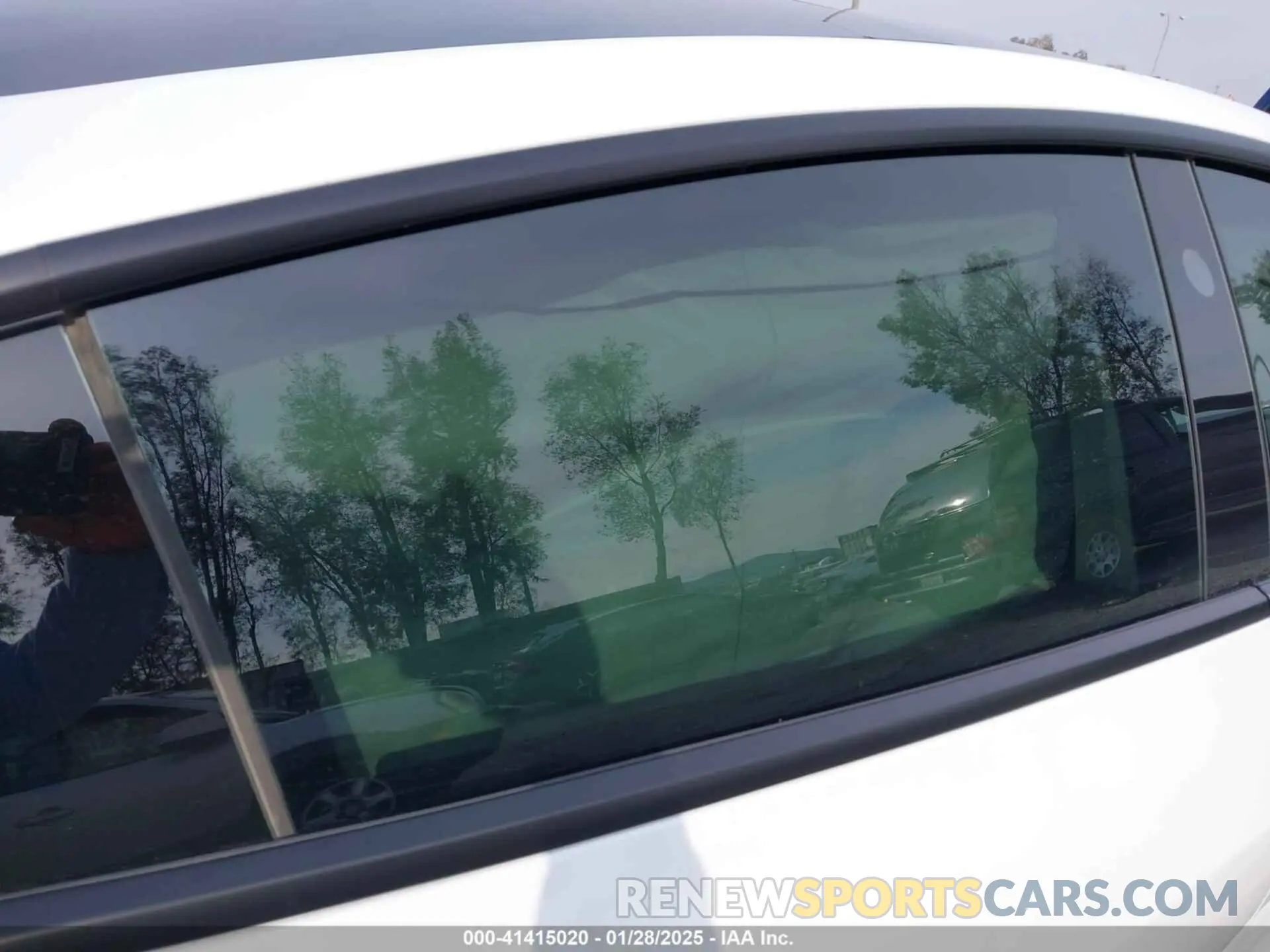 8 Photograph of a damaged car 5YJ3E1EB8PF392249 TESLA MODEL 3 2023