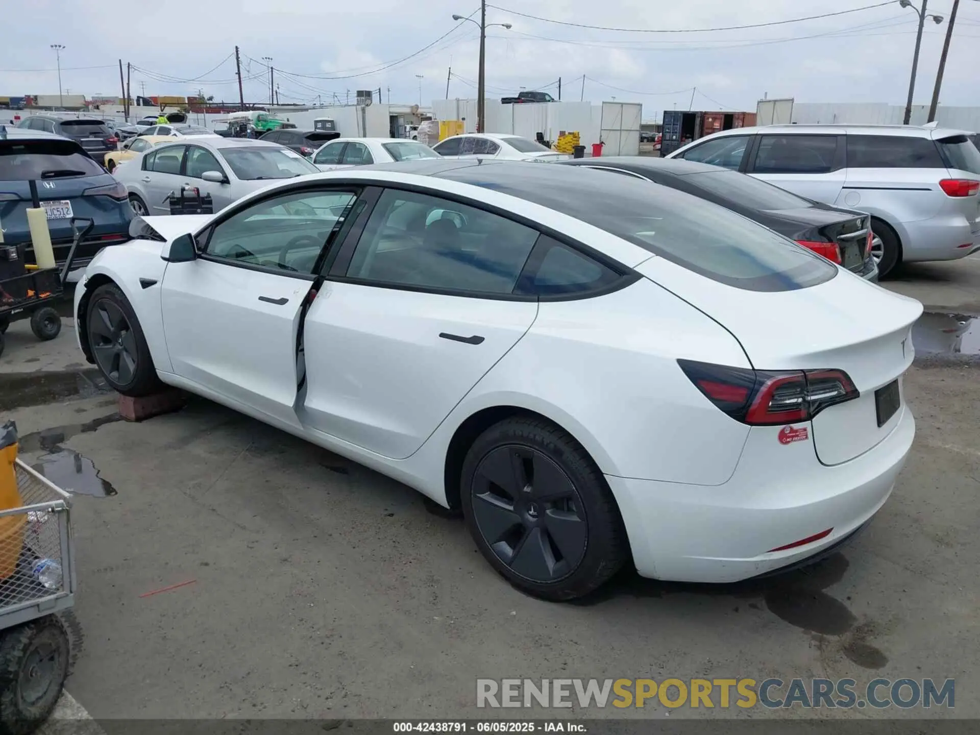 3 Photograph of a damaged car 5YJ3E1EB9PF393085 TESLA MODEL 3 2023