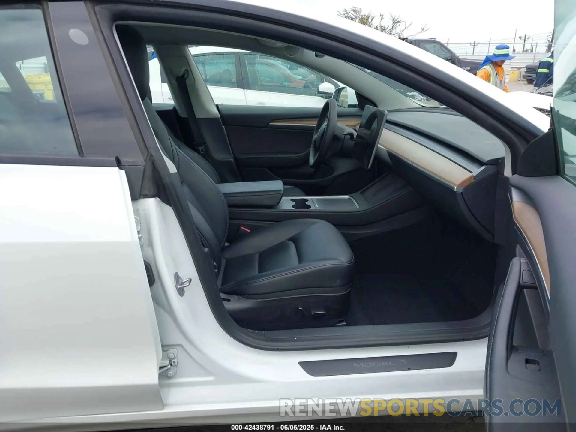 5 Photograph of a damaged car 5YJ3E1EB9PF393085 TESLA MODEL 3 2023