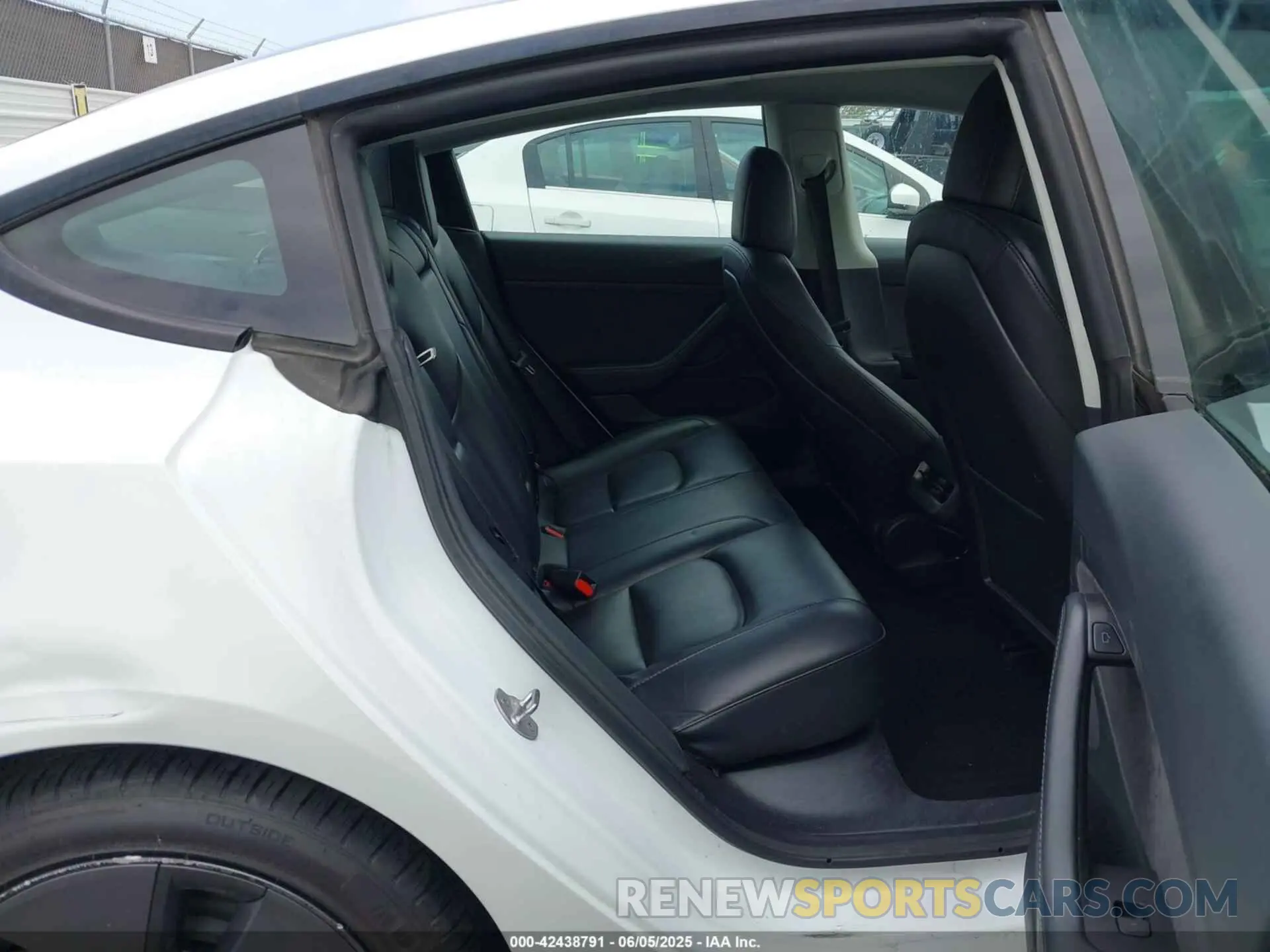 8 Photograph of a damaged car 5YJ3E1EB9PF393085 TESLA MODEL 3 2023