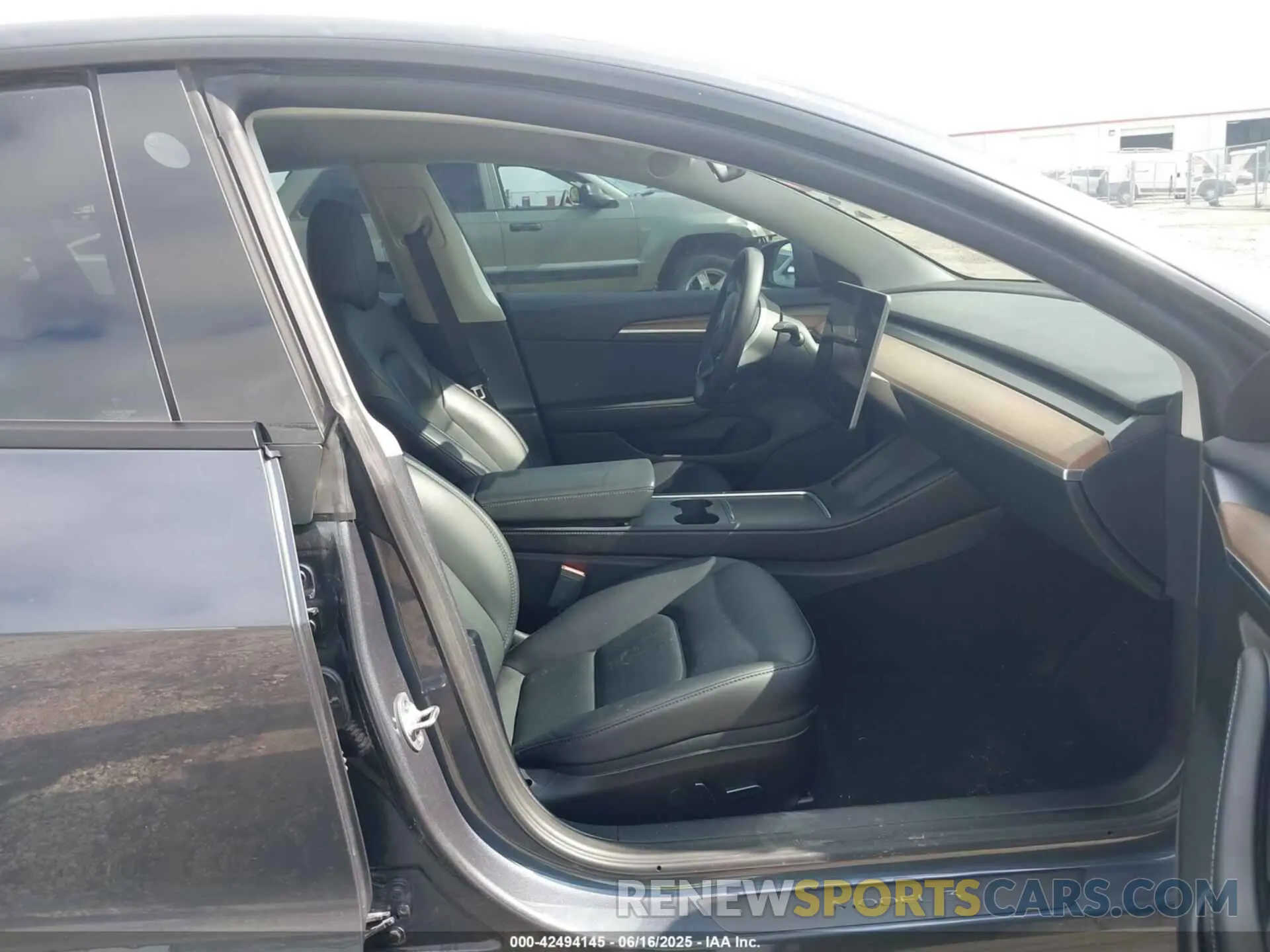 5 Photograph of a damaged car 5YJ3E1EC0PF399284 TESLA MODEL 3 2023