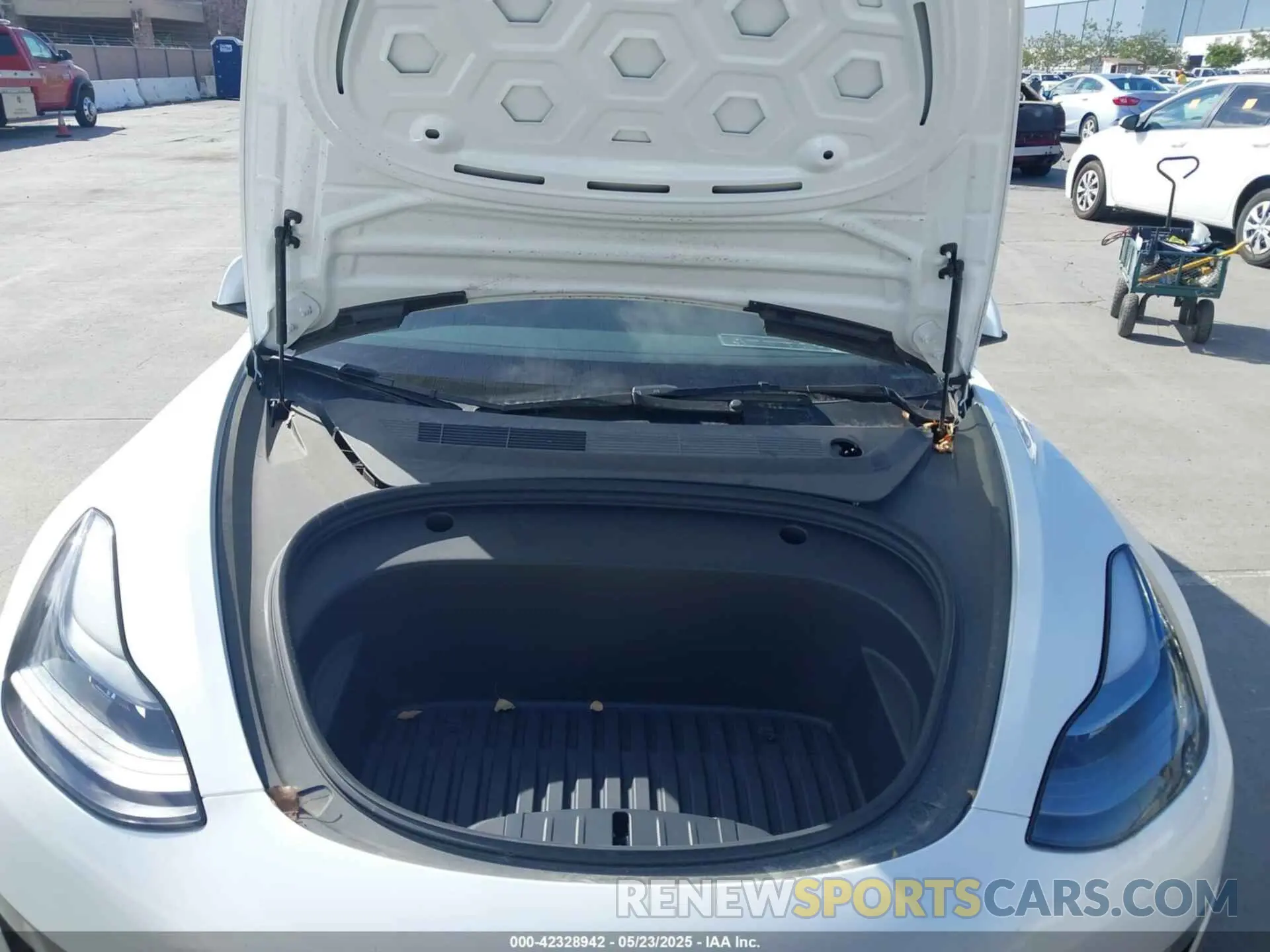 10 Photograph of a damaged car 5YJ3E1EC1PF608354 TESLA MODEL 3 2023