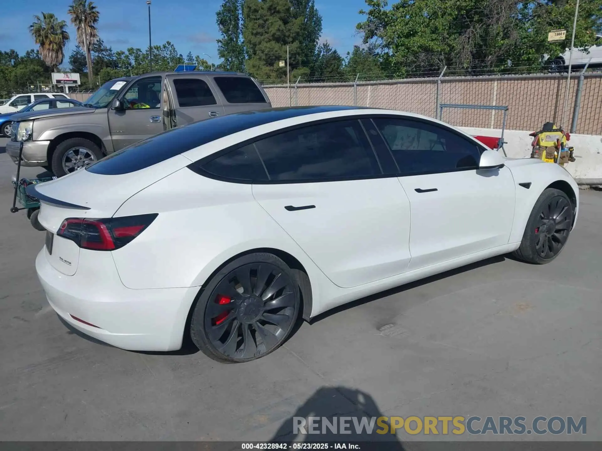 4 Photograph of a damaged car 5YJ3E1EC1PF608354 TESLA MODEL 3 2023