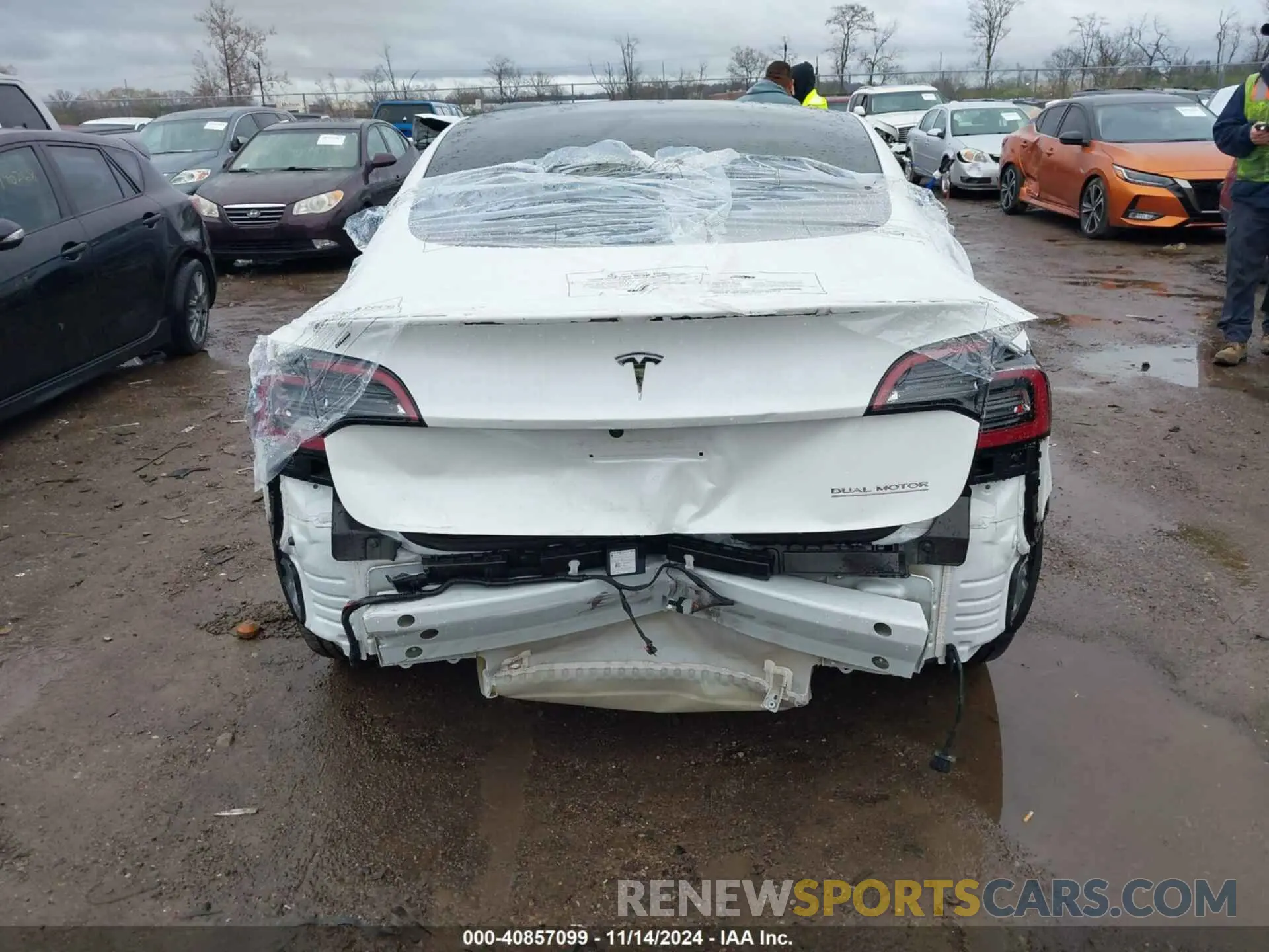 16 Photograph of a damaged car 5YJ3E1EC4PF628033 TESLA MODEL 3 2023