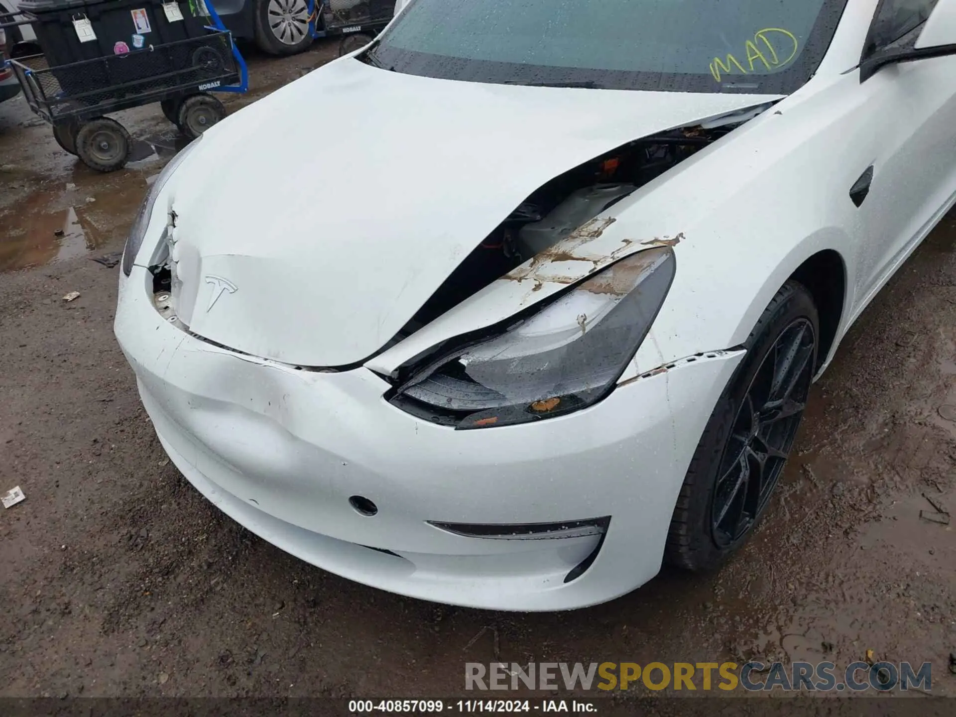 19 Photograph of a damaged car 5YJ3E1EC4PF628033 TESLA MODEL 3 2023