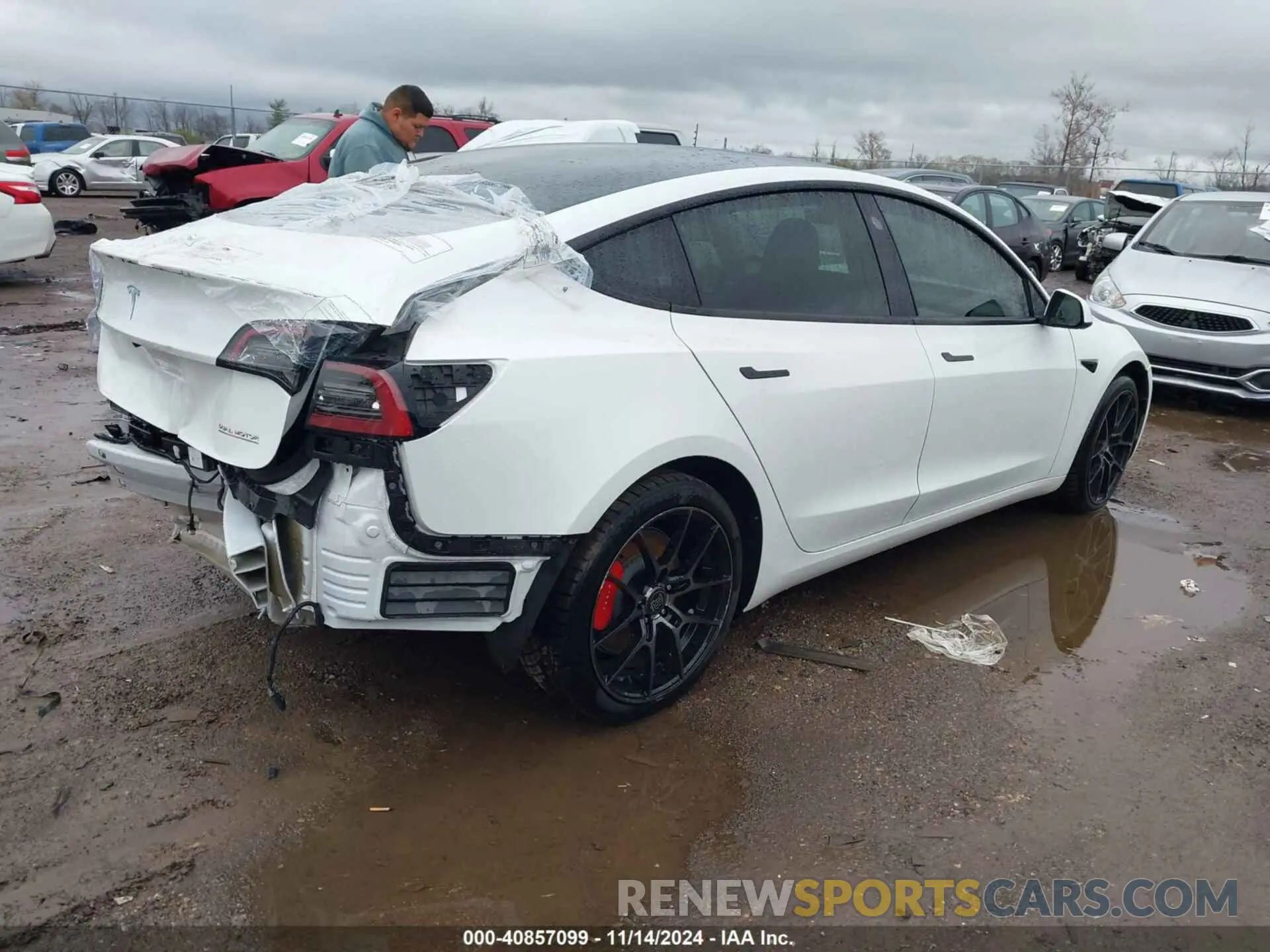 4 Photograph of a damaged car 5YJ3E1EC4PF628033 TESLA MODEL 3 2023