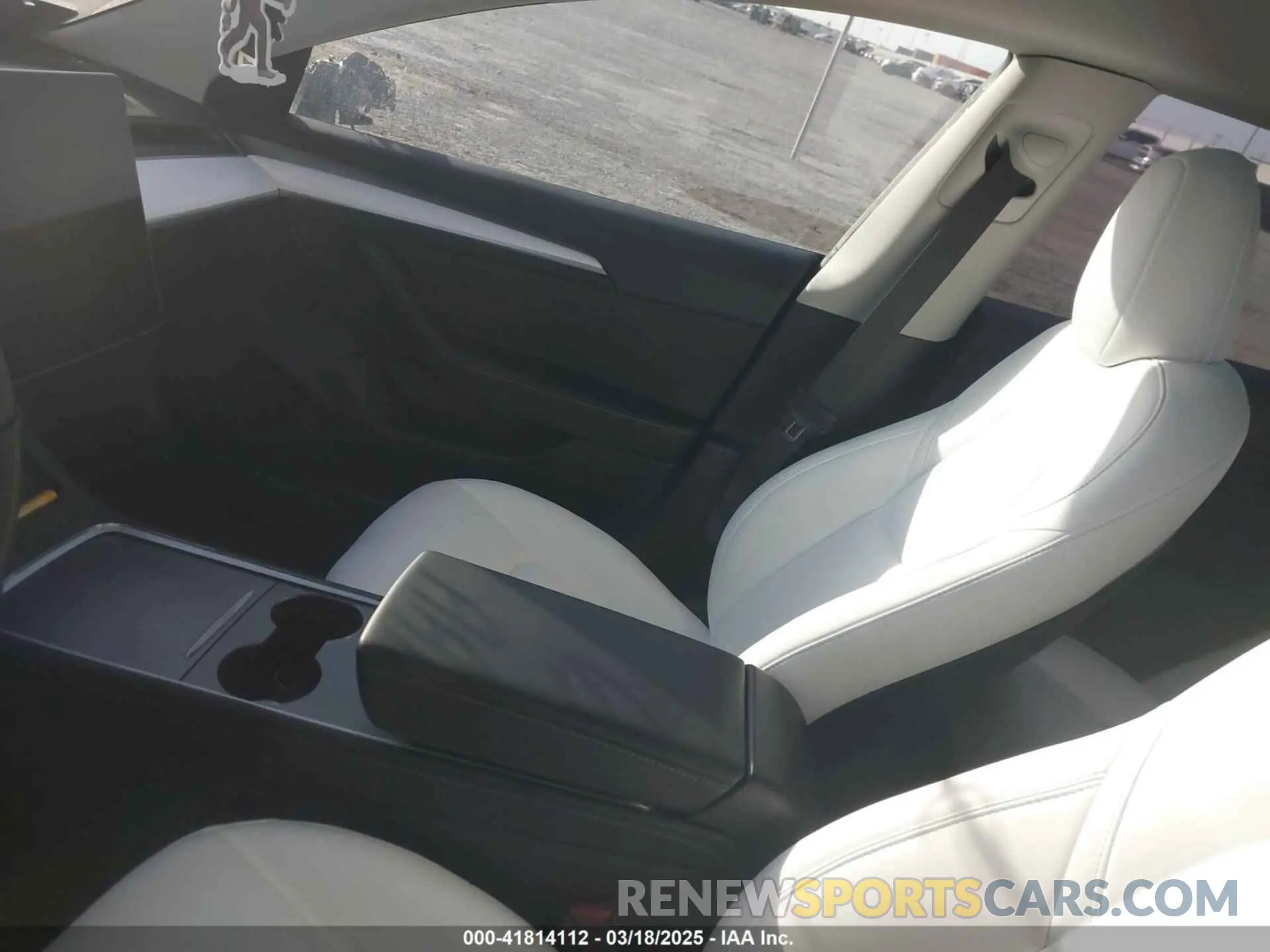17 Photograph of a damaged car 5YJ3E1EC5PF689620 TESLA MODEL 3 2023