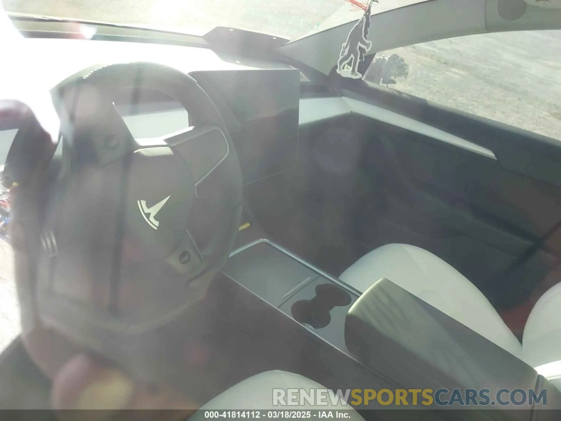 18 Photograph of a damaged car 5YJ3E1EC5PF689620 TESLA MODEL 3 2023