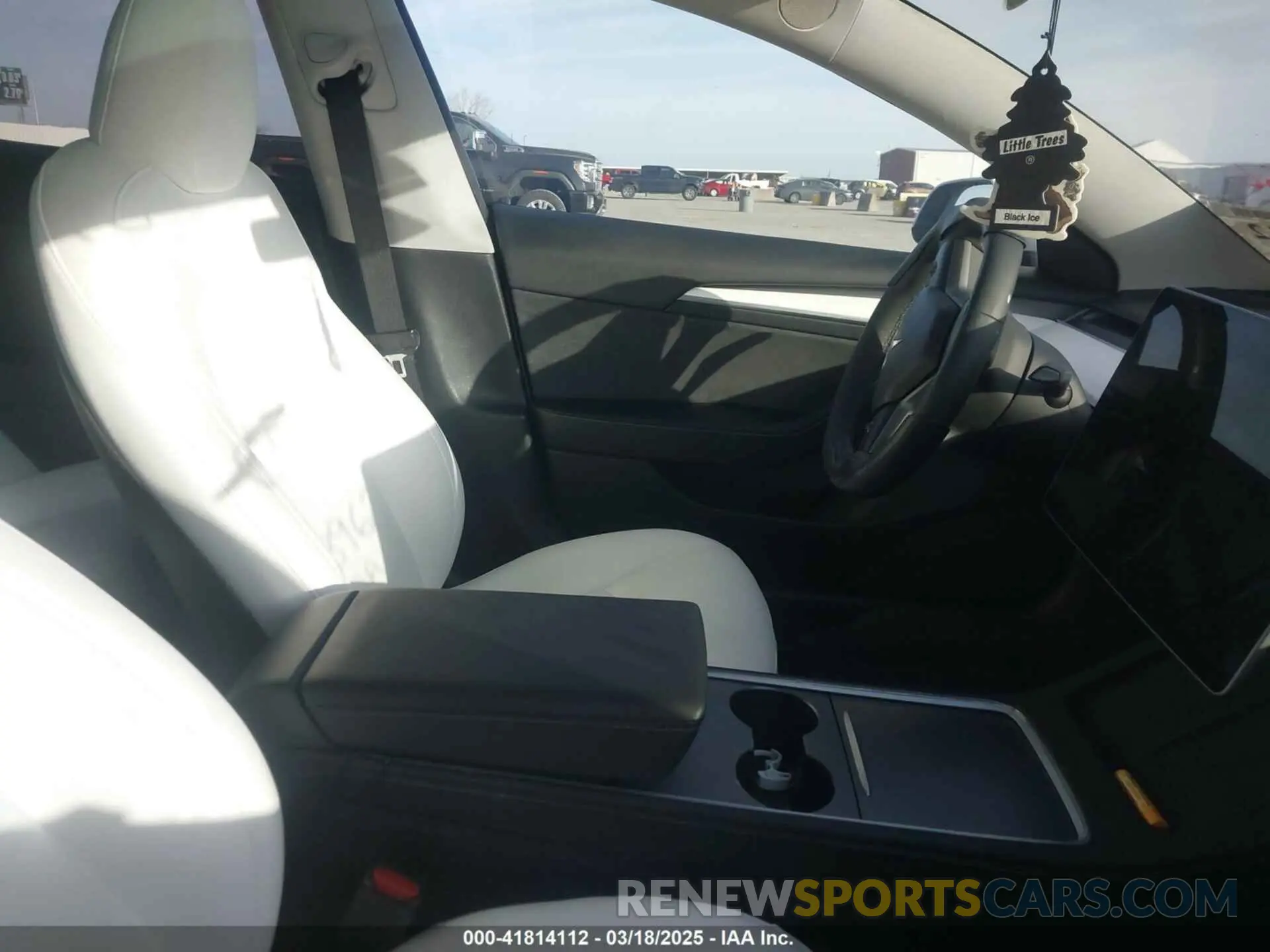 5 Photograph of a damaged car 5YJ3E1EC5PF689620 TESLA MODEL 3 2023