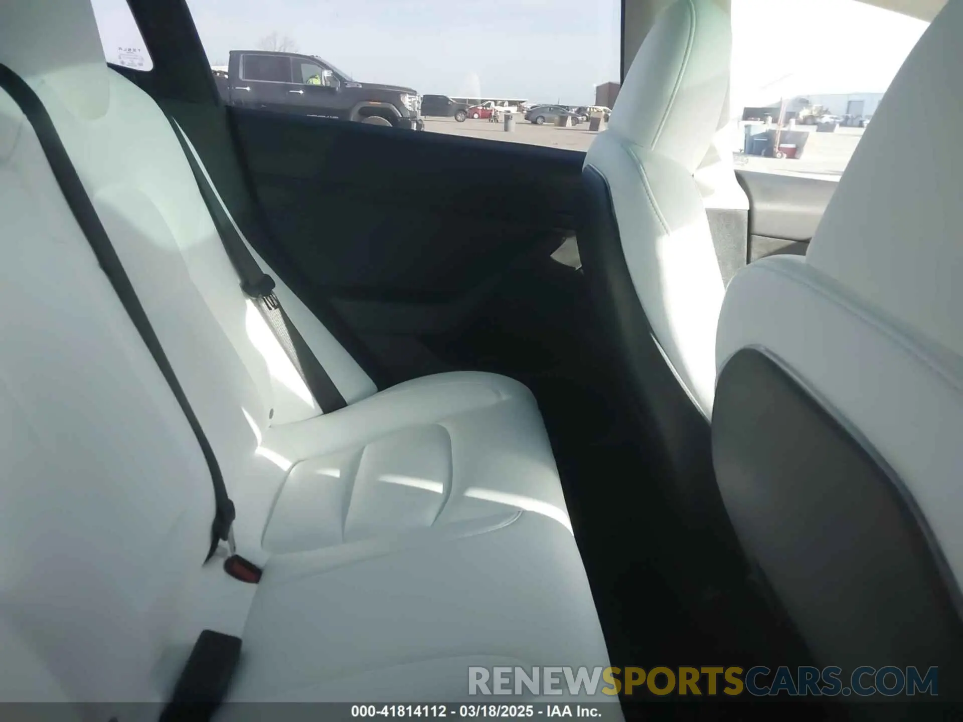 8 Photograph of a damaged car 5YJ3E1EC5PF689620 TESLA MODEL 3 2023