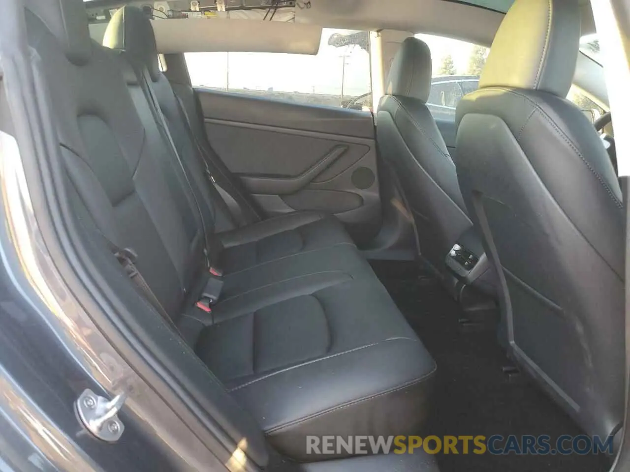 10 Photograph of a damaged car 5YJ3E1EC5PF691822 TESLA MODEL 3 2023