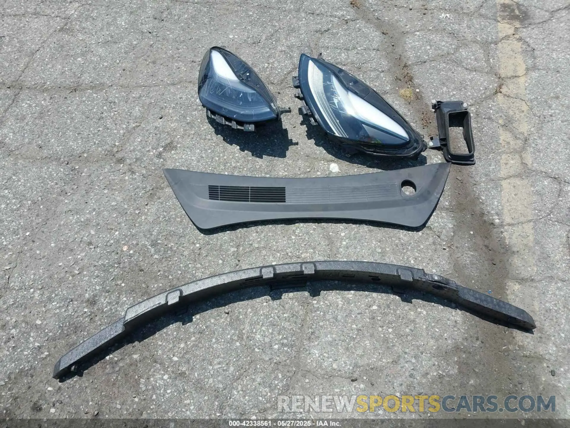 12 Photograph of a damaged car 5YJ3E1EC6PF431574 TESLA MODEL 3 2023