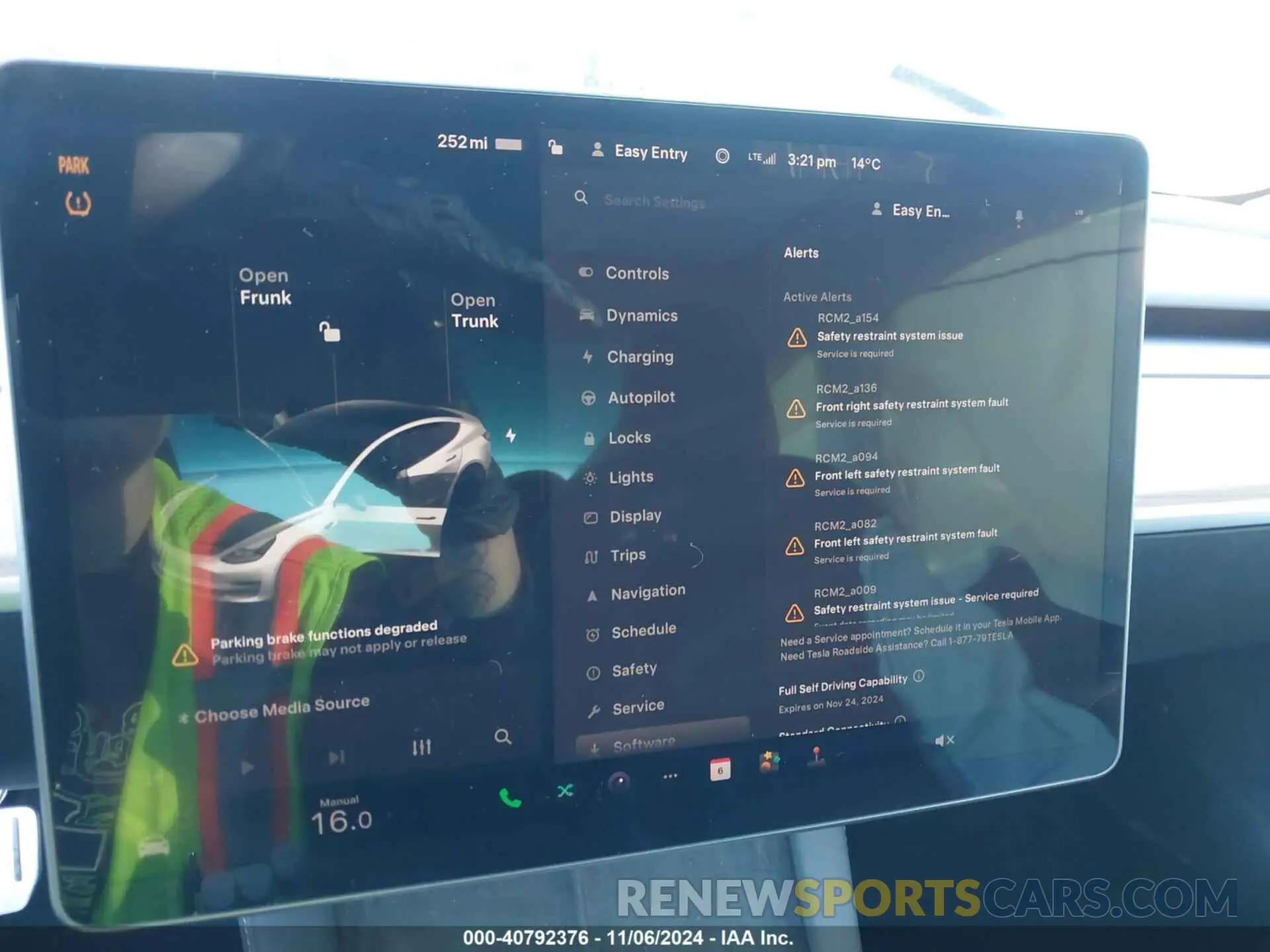 18 Photograph of a damaged car 5YJ3E1EC6PF553660 TESLA MODEL 3 2023