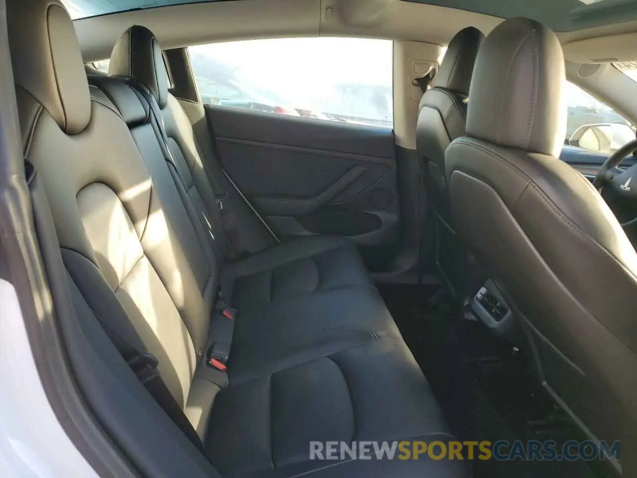 10 Photograph of a damaged car 5YJ3E1EC7PF428389 TESLA MODEL 3 2023