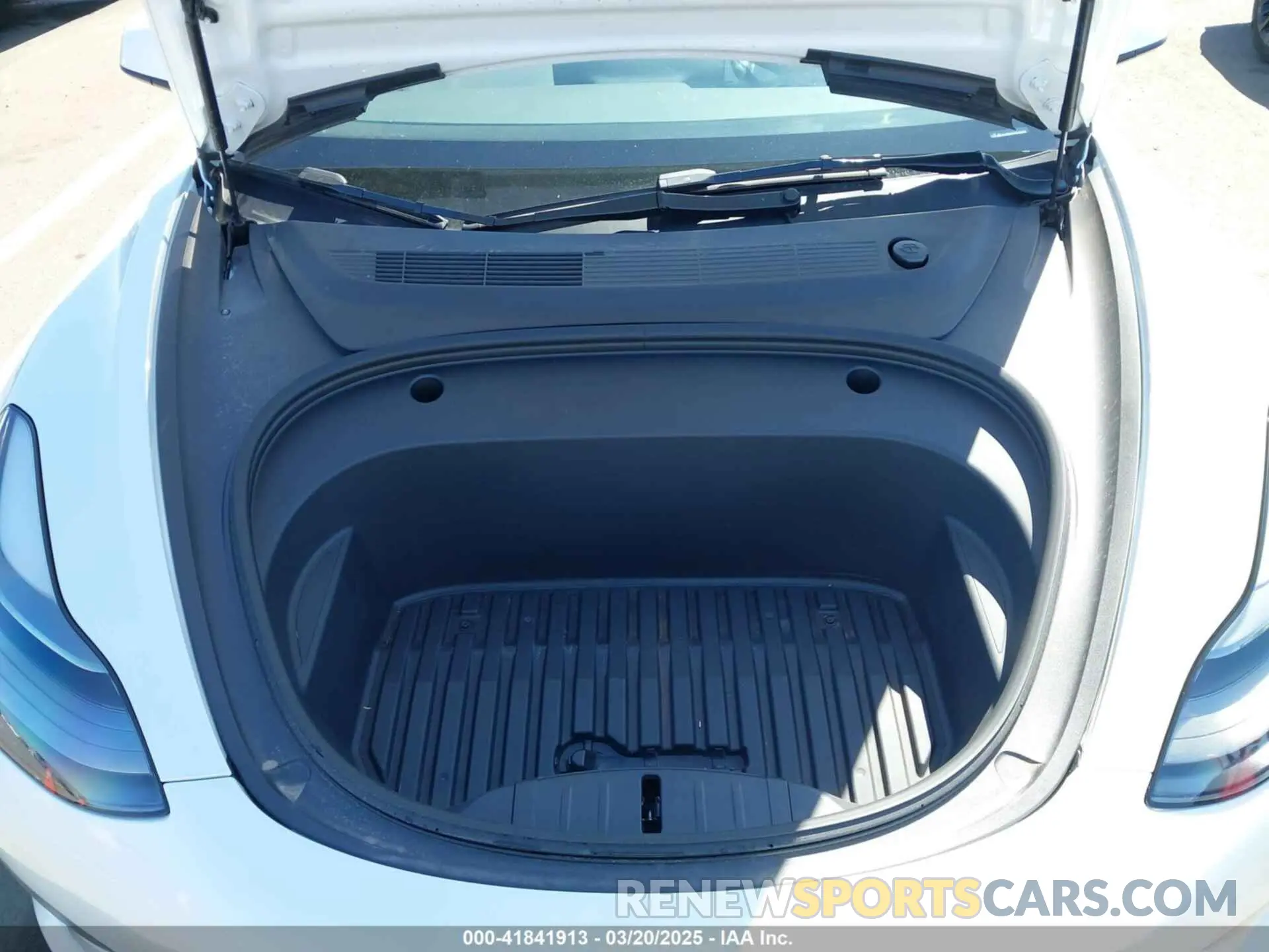 10 Photograph of a damaged car 5YJ3E1EC7PF432748 TESLA MODEL 3 2023