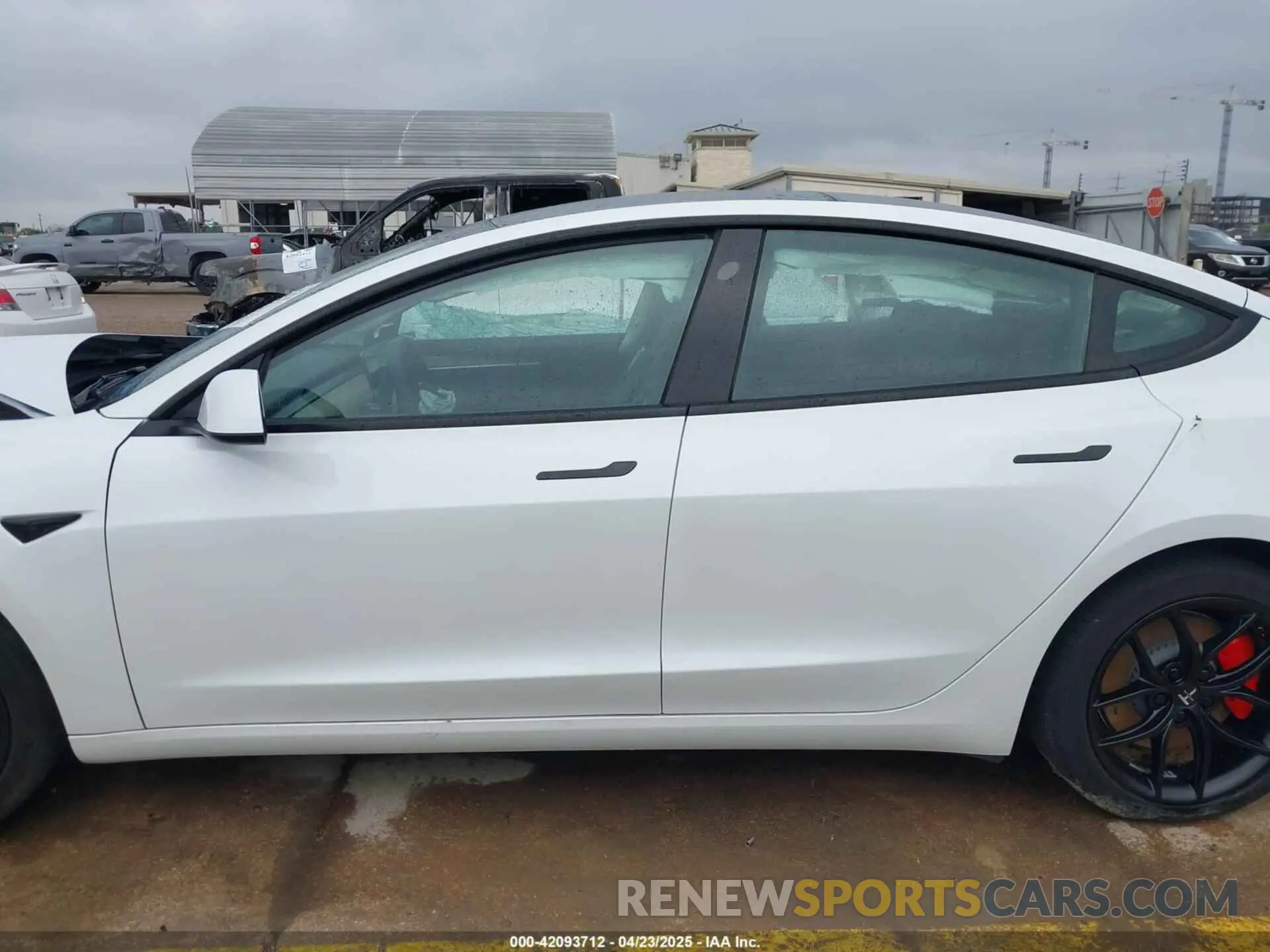 14 Photograph of a damaged car 5YJ3E1EC8PF487550 TESLA MODEL 3 2023