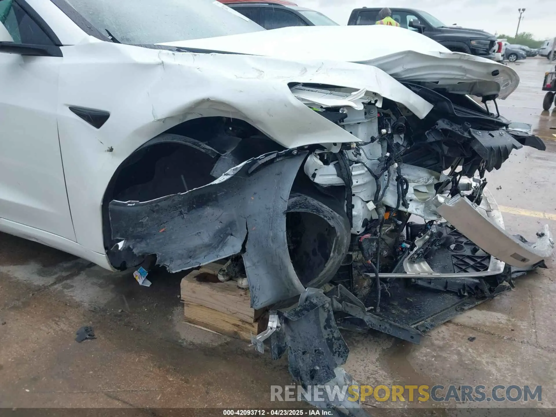 19 Photograph of a damaged car 5YJ3E1EC8PF487550 TESLA MODEL 3 2023