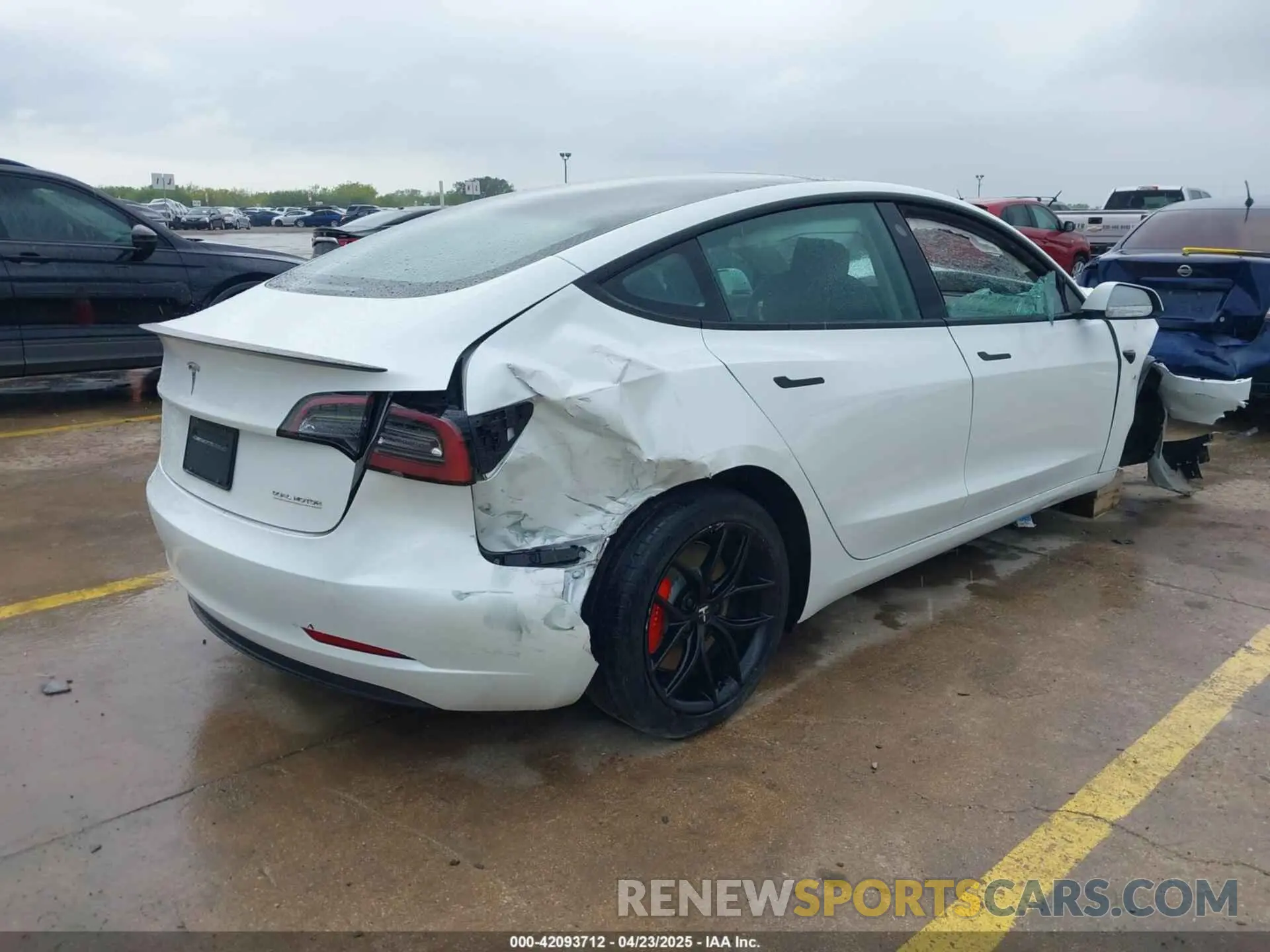 4 Photograph of a damaged car 5YJ3E1EC8PF487550 TESLA MODEL 3 2023