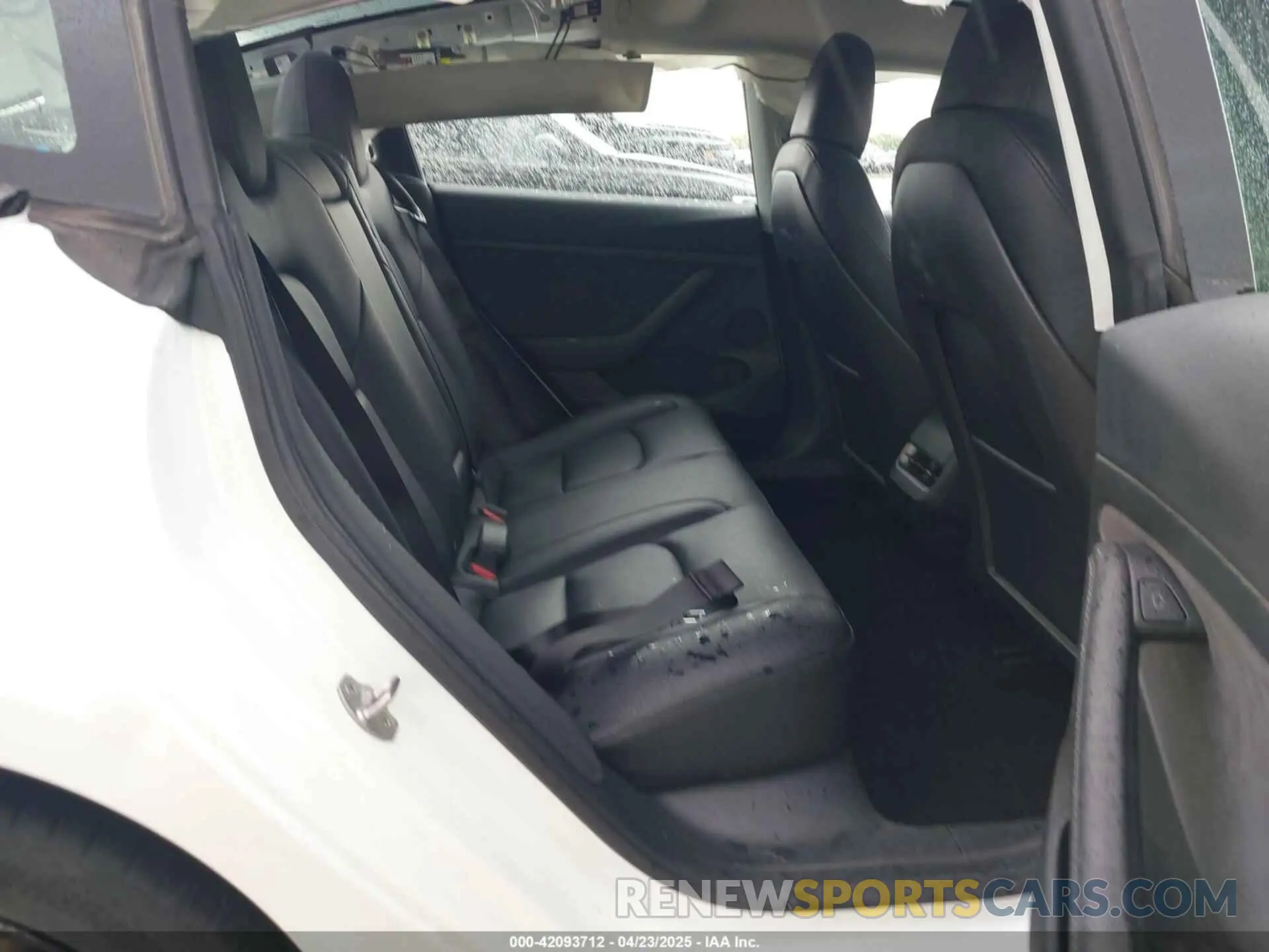 8 Photograph of a damaged car 5YJ3E1EC8PF487550 TESLA MODEL 3 2023