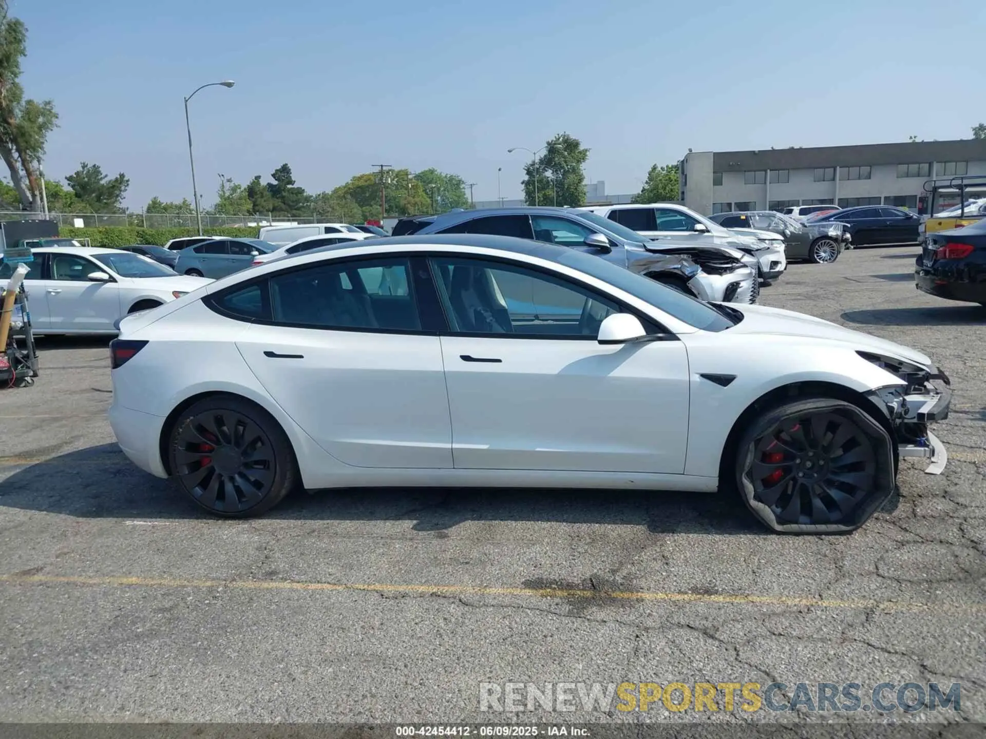 14 Photograph of a damaged car 5YJ3E1EC8PF504525 TESLA MODEL 3 2023