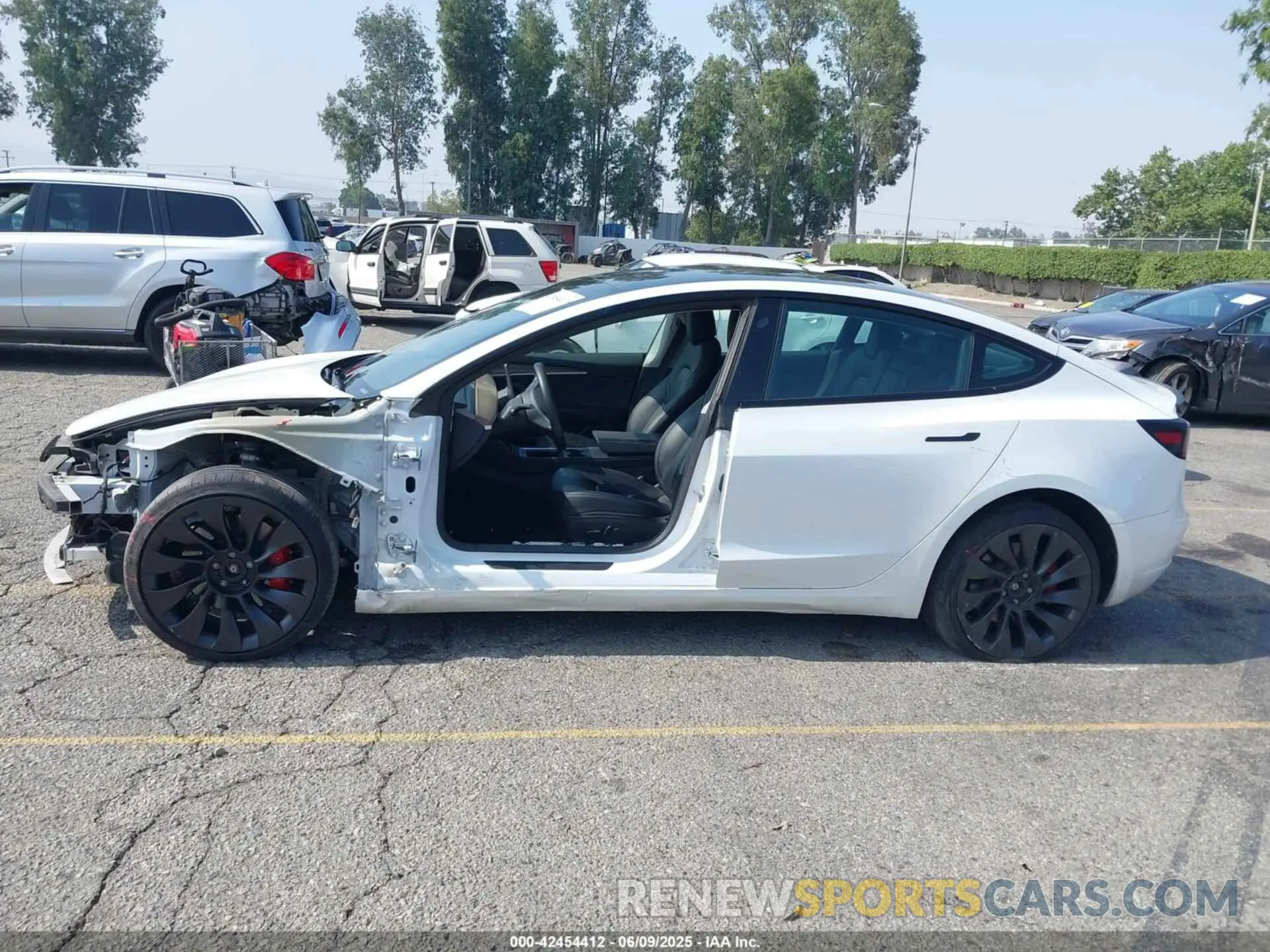 15 Photograph of a damaged car 5YJ3E1EC8PF504525 TESLA MODEL 3 2023