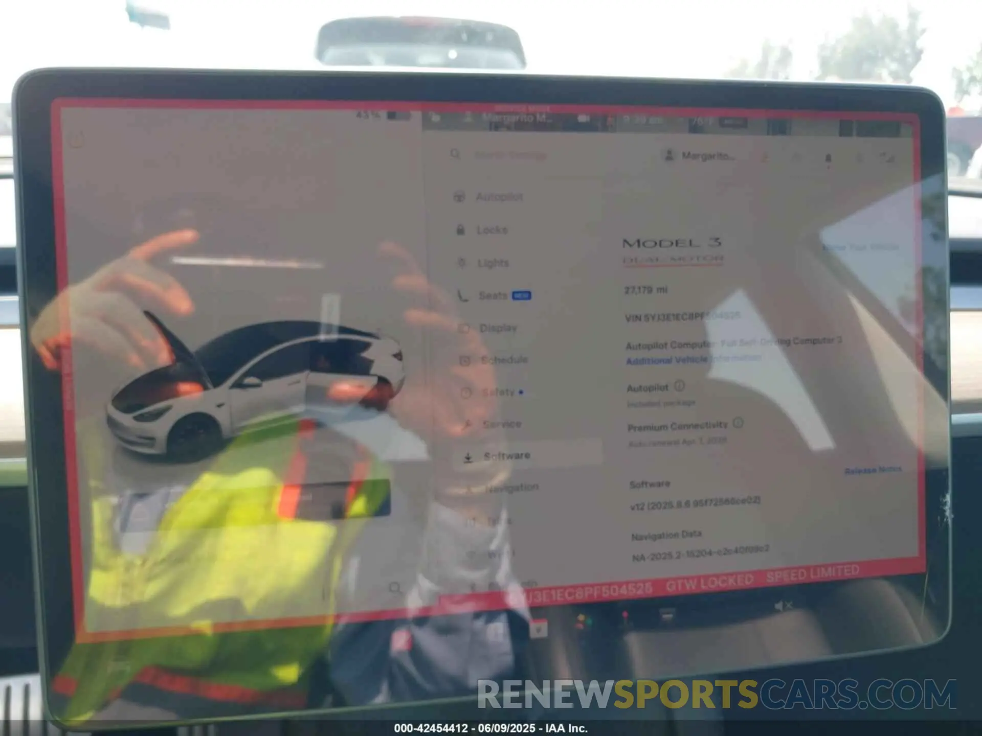 19 Photograph of a damaged car 5YJ3E1EC8PF504525 TESLA MODEL 3 2023