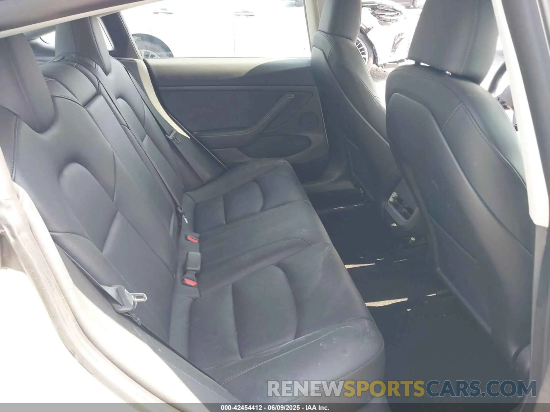 8 Photograph of a damaged car 5YJ3E1EC8PF504525 TESLA MODEL 3 2023