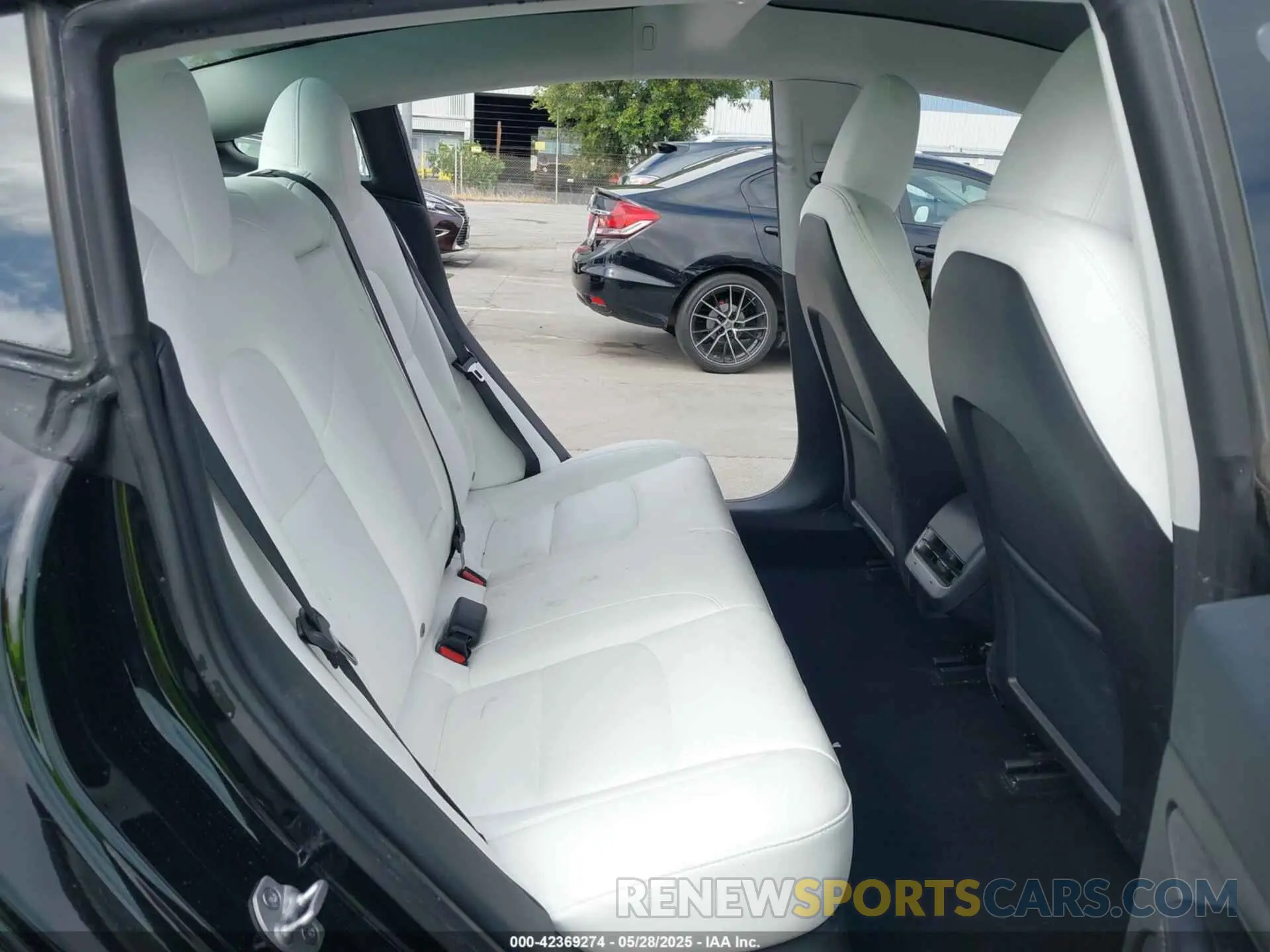 8 Photograph of a damaged car 5YJ3E1EC9PF508955 TESLA MODEL 3 2023