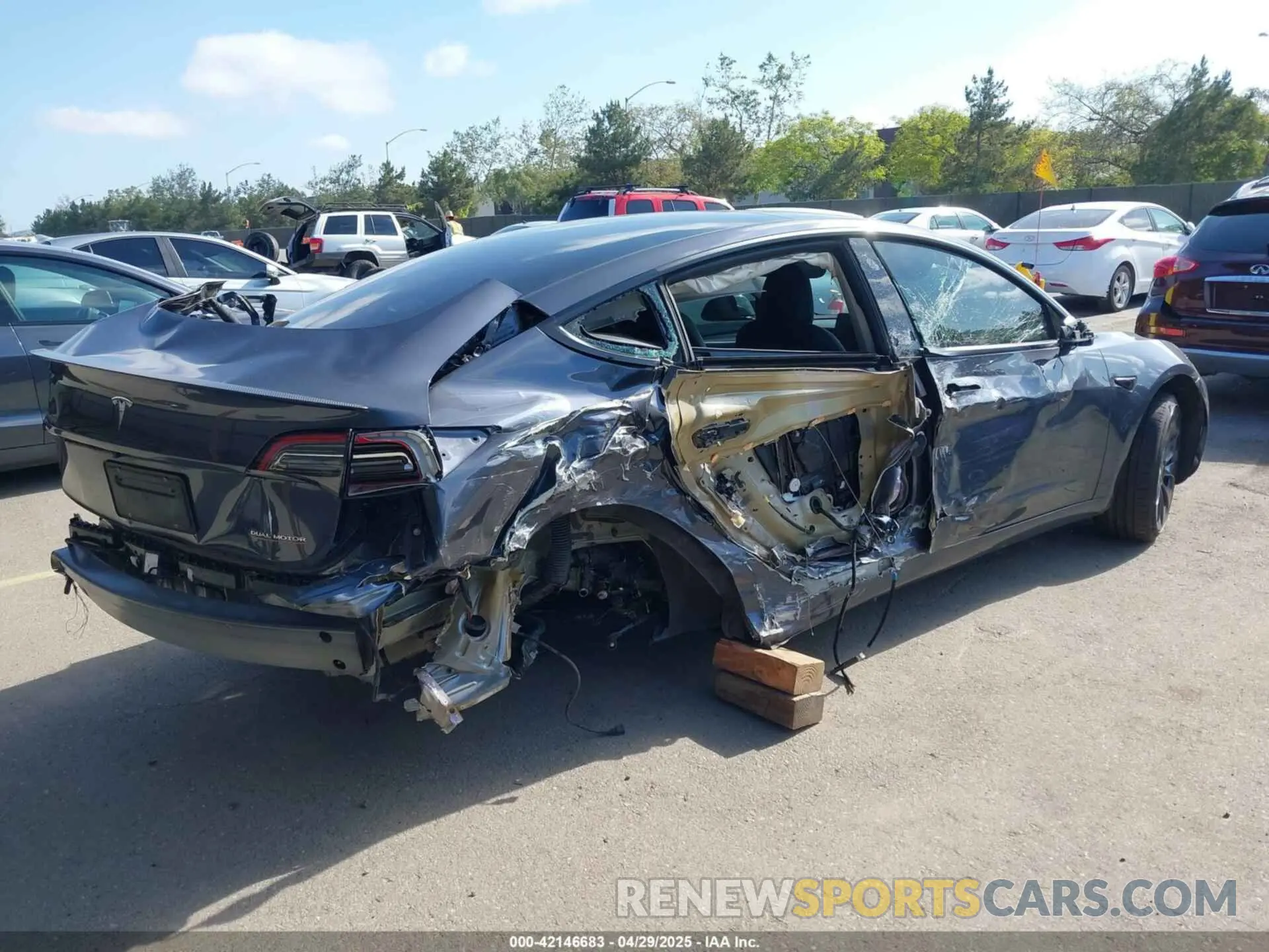 4 Photograph of a damaged car 5YJ3E1ECXPF410212 TESLA MODEL 3 2023