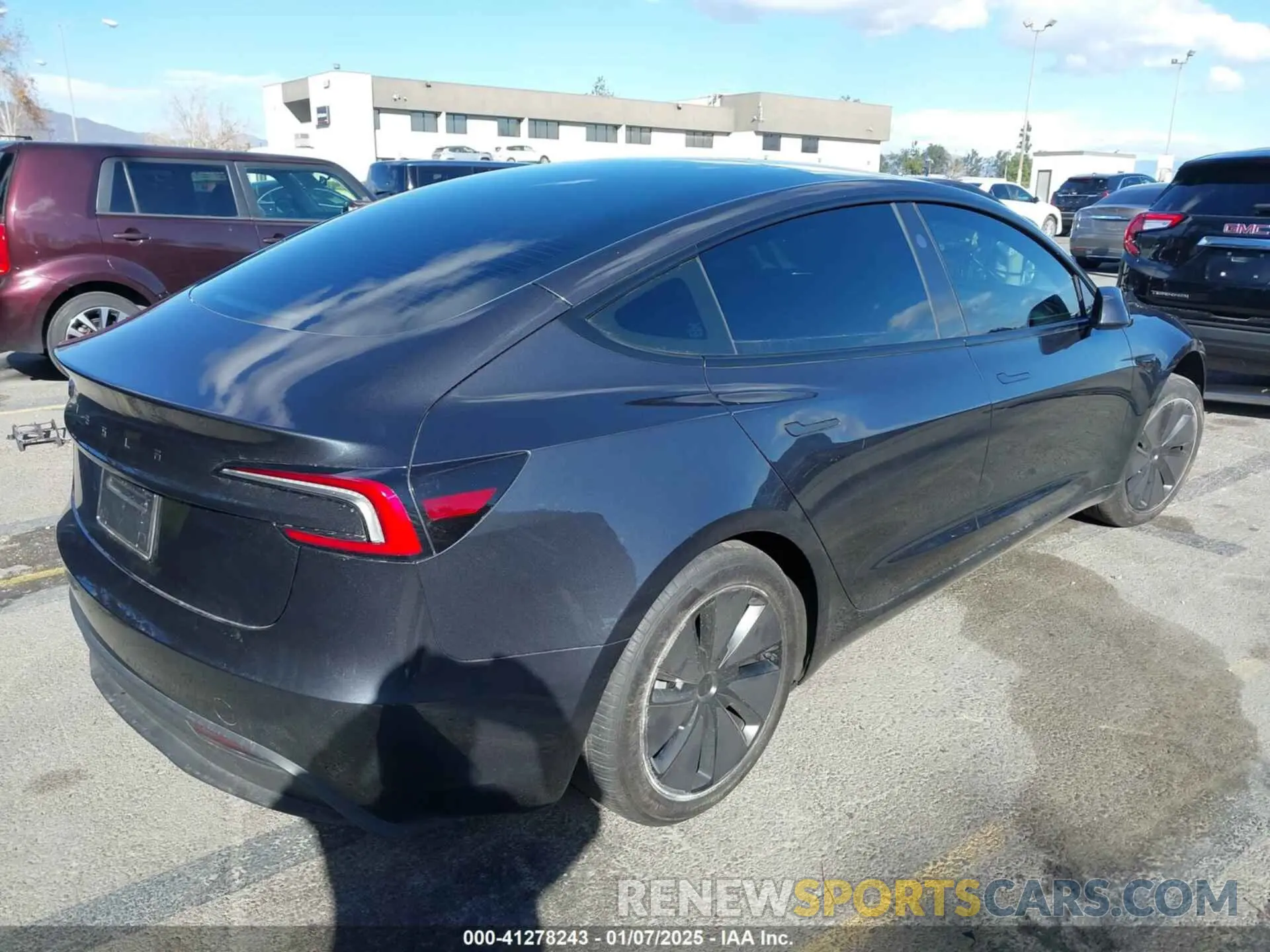 4 Photograph of a damaged car 5YJ3E1EA0RF718703 TESLA MODEL 3 2024