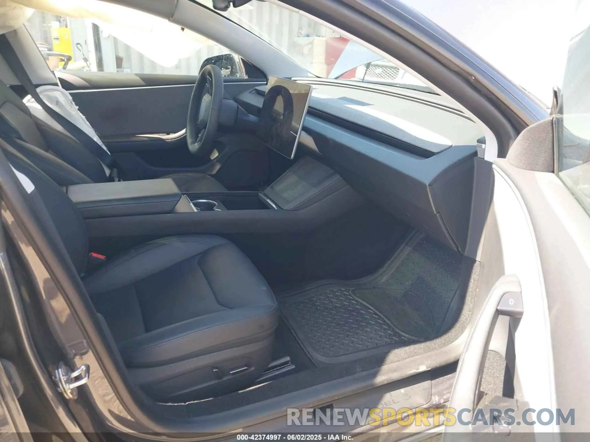 5 Photograph of a damaged car 5YJ3E1EA0RF721469 TESLA MODEL 3 2024