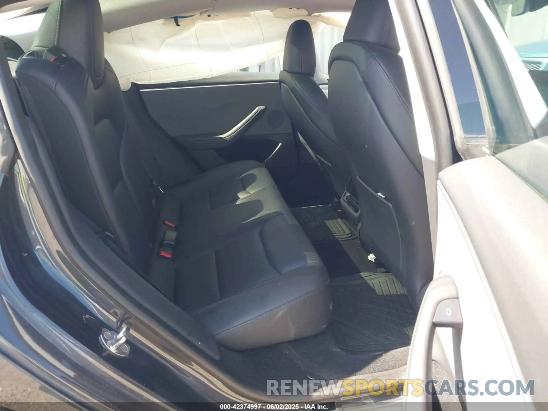 8 Photograph of a damaged car 5YJ3E1EA0RF721469 TESLA MODEL 3 2024