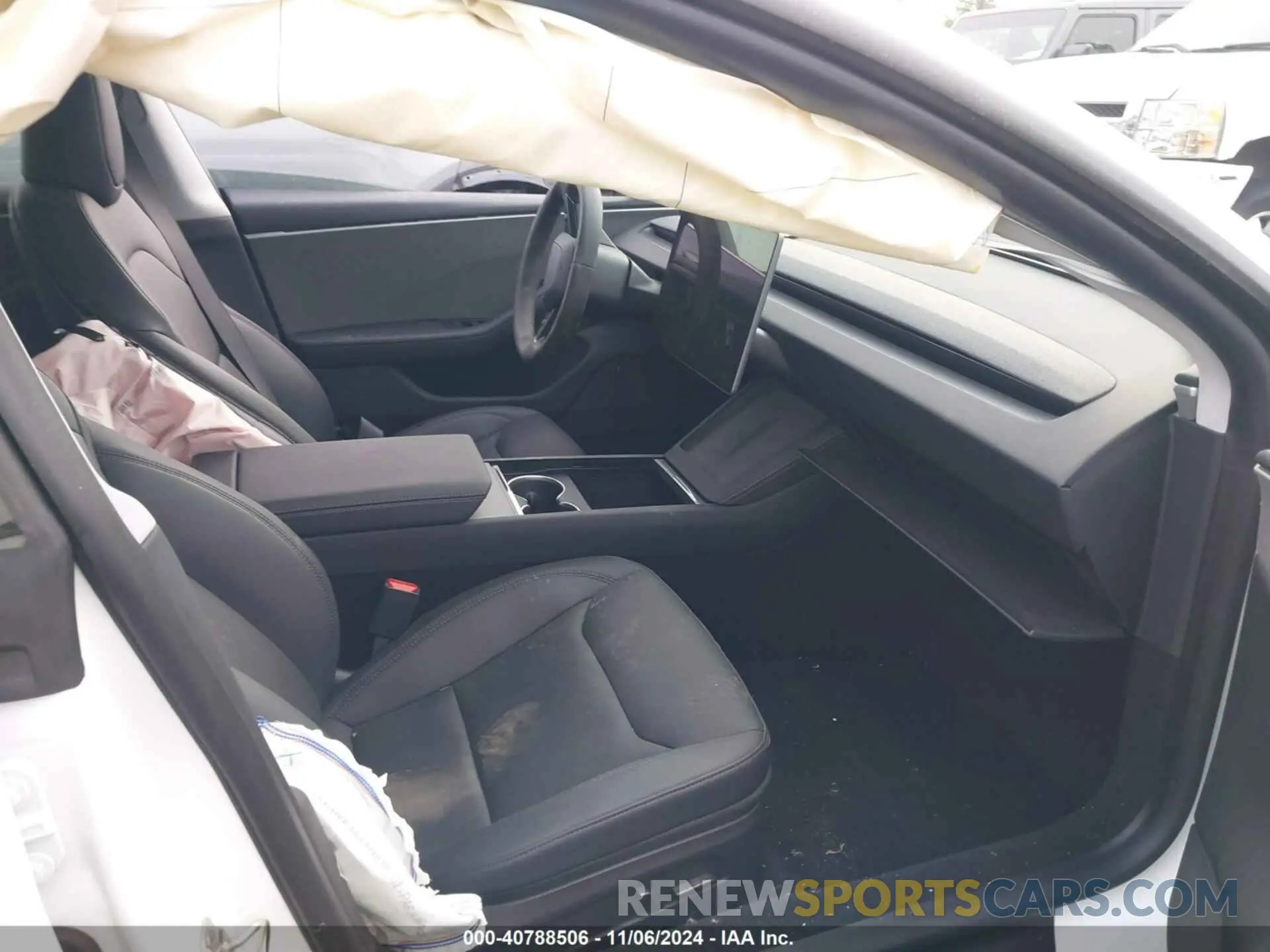 5 Photograph of a damaged car 5YJ3E1EA0RF733539 TESLA MODEL 3 2024
