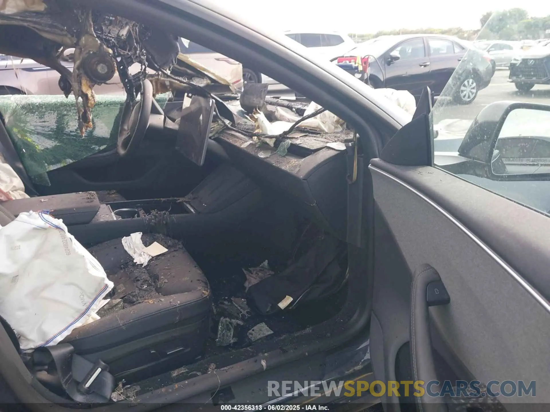5 Photograph of a damaged car 5YJ3E1EA0RF748073 TESLA MODEL 3 2024