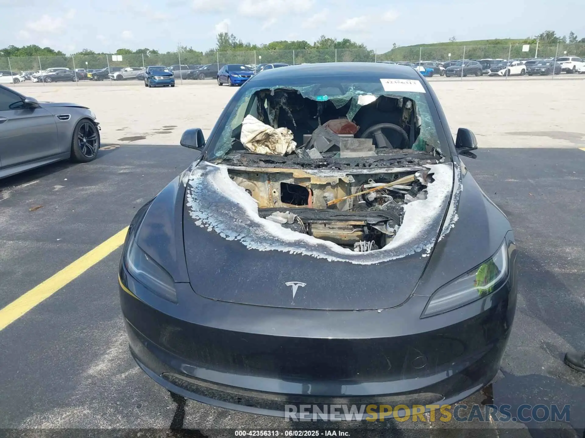 6 Photograph of a damaged car 5YJ3E1EA0RF748073 TESLA MODEL 3 2024