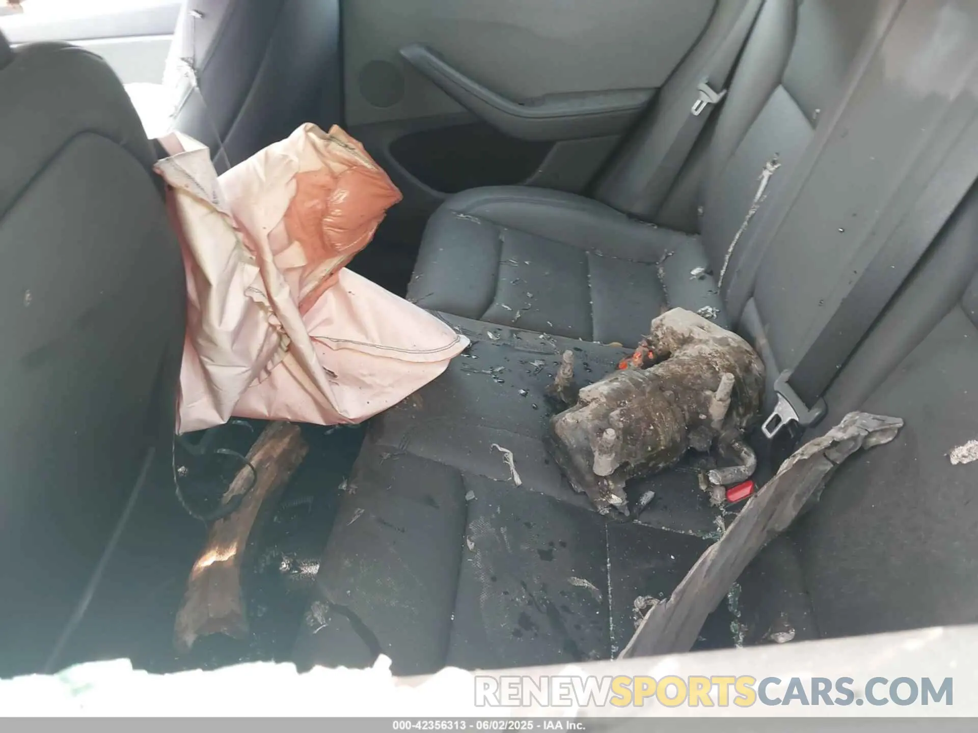 8 Photograph of a damaged car 5YJ3E1EA0RF748073 TESLA MODEL 3 2024