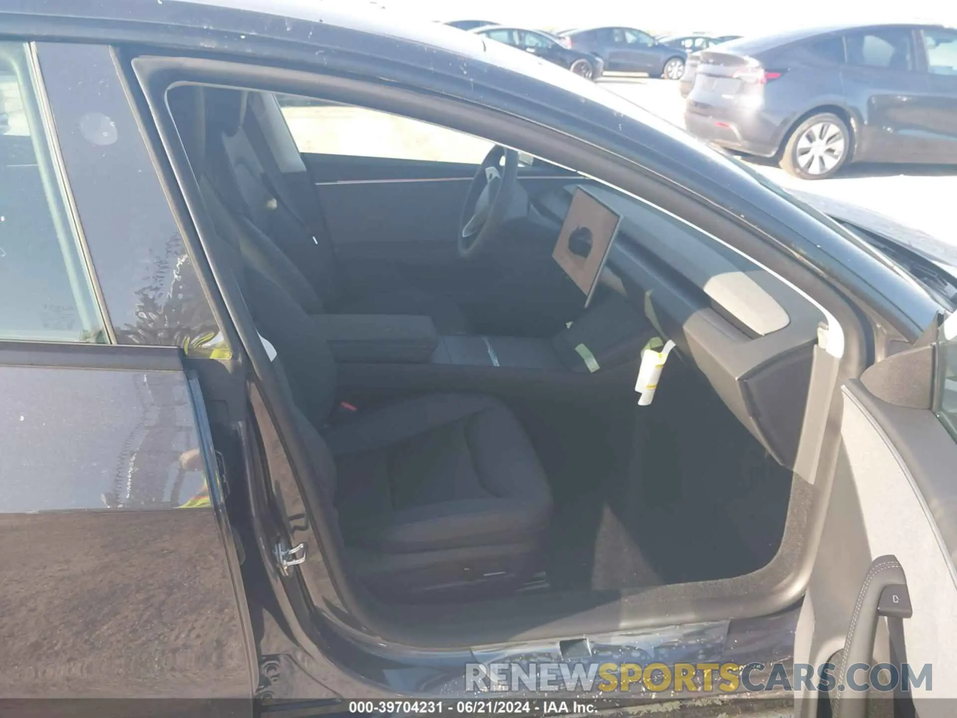 5 Photograph of a damaged car 5YJ3E1EA0RF752107 TESLA MODEL 3 2024