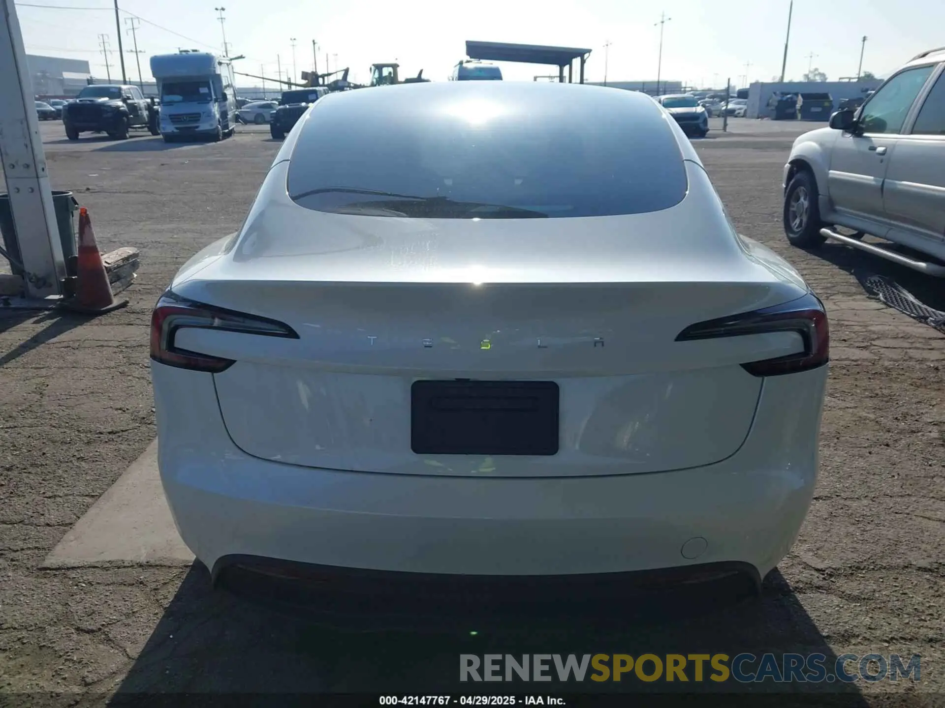16 Photograph of a damaged car 5YJ3E1EA0RF752172 TESLA MODEL 3 2024