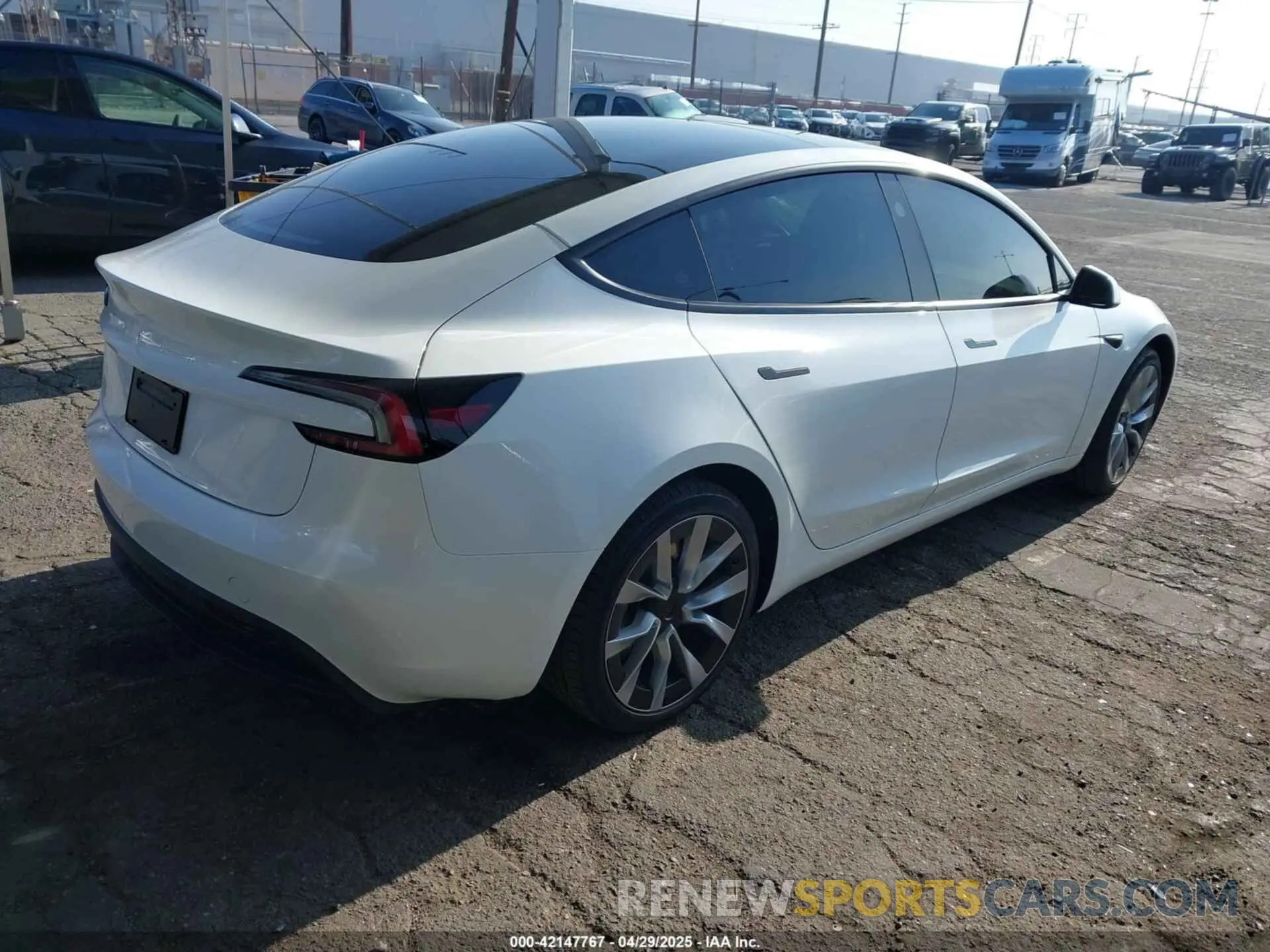 4 Photograph of a damaged car 5YJ3E1EA0RF752172 TESLA MODEL 3 2024