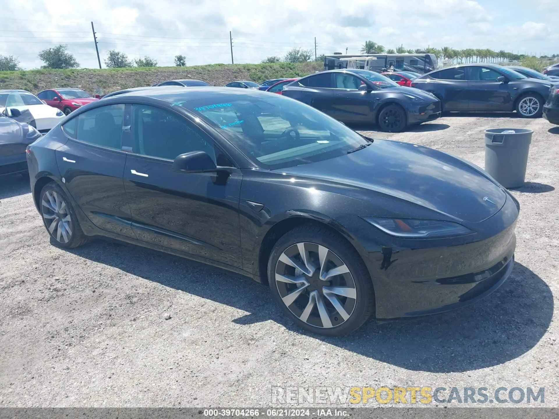 1 Photograph of a damaged car 5YJ3E1EA0RF752477 TESLA MODEL 3 2024