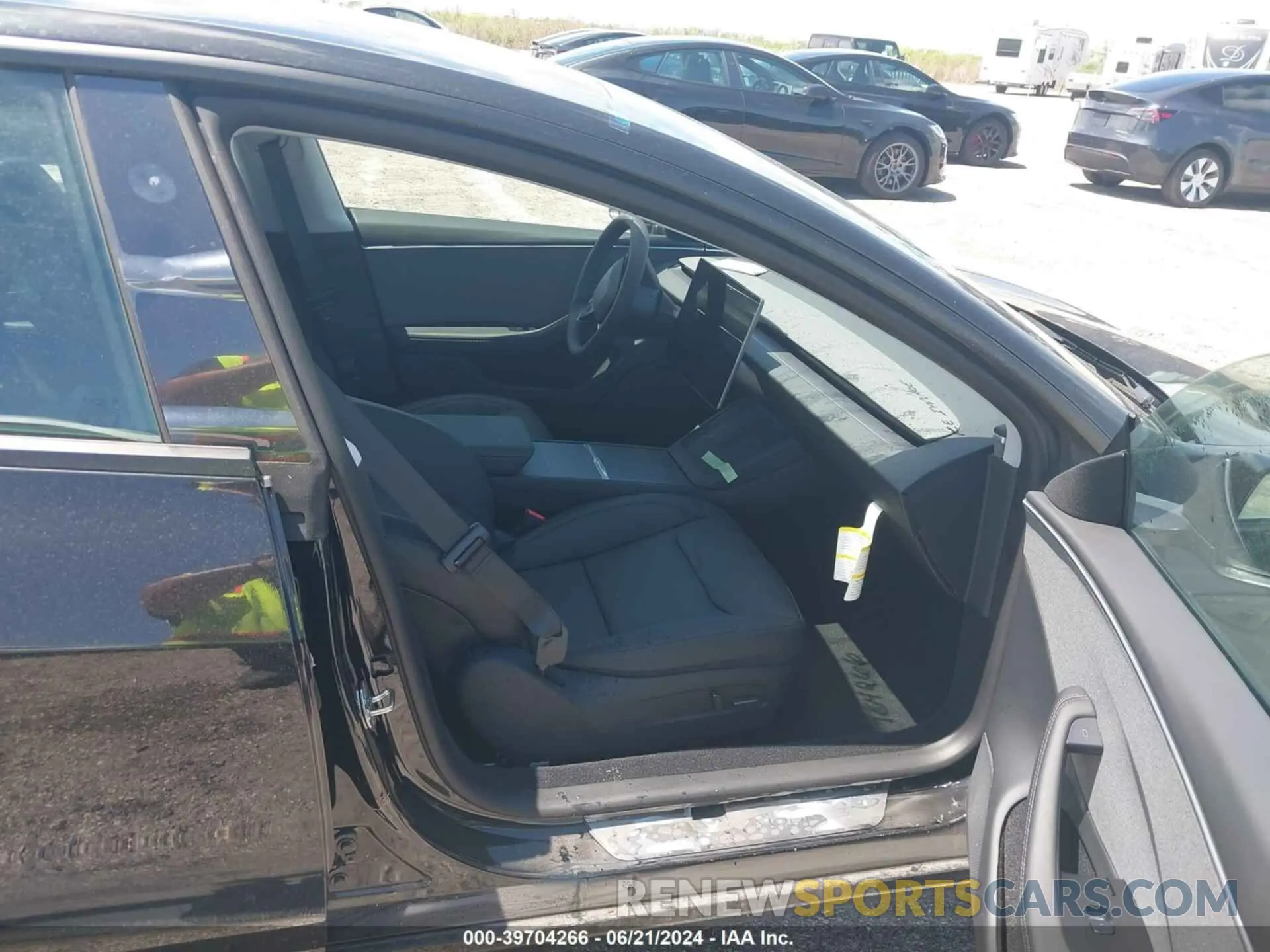 5 Photograph of a damaged car 5YJ3E1EA0RF752477 TESLA MODEL 3 2024