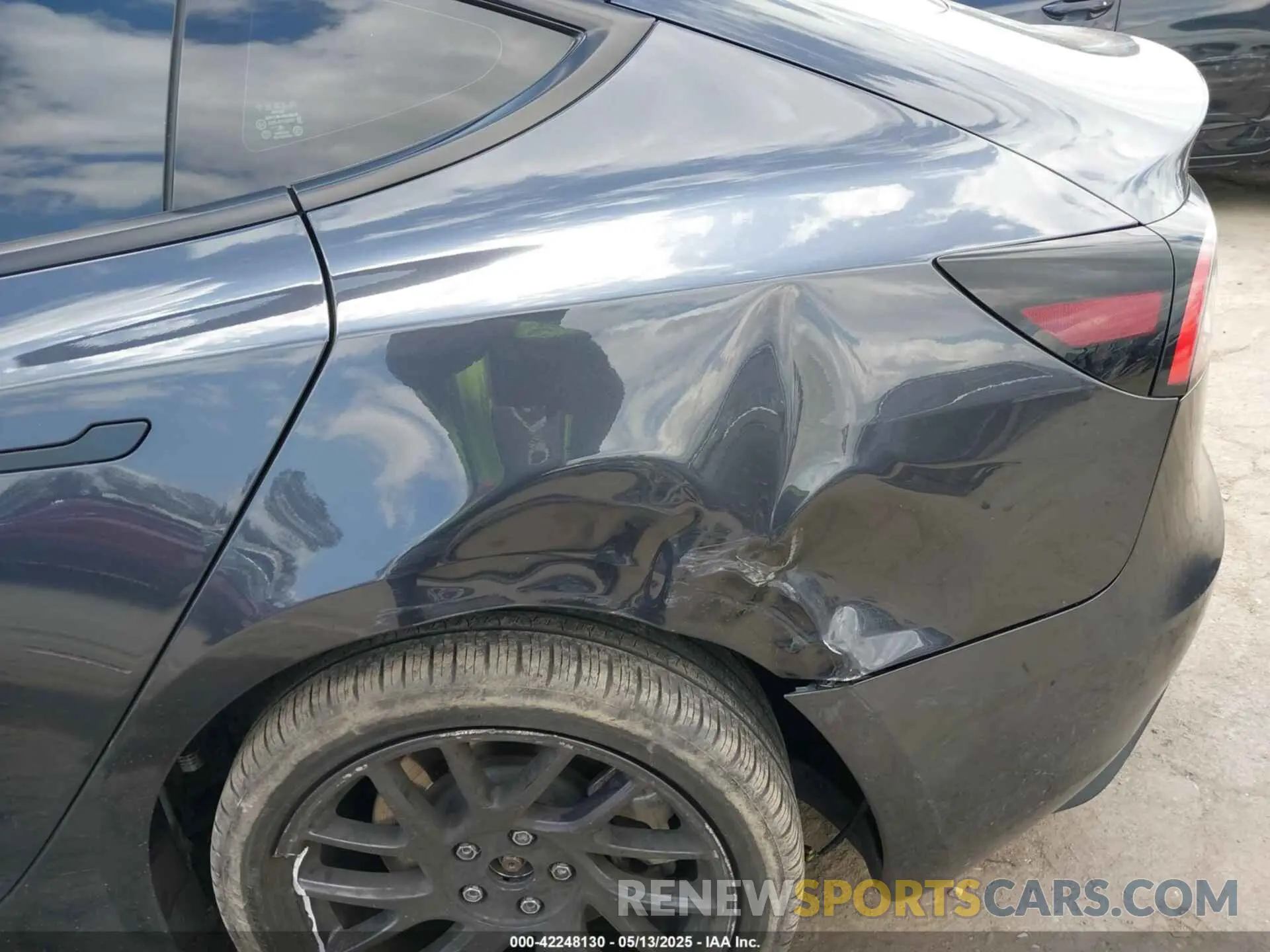 6 Photograph of a damaged car 5YJ3E1EA0RF782725 TESLA MODEL 3 2024