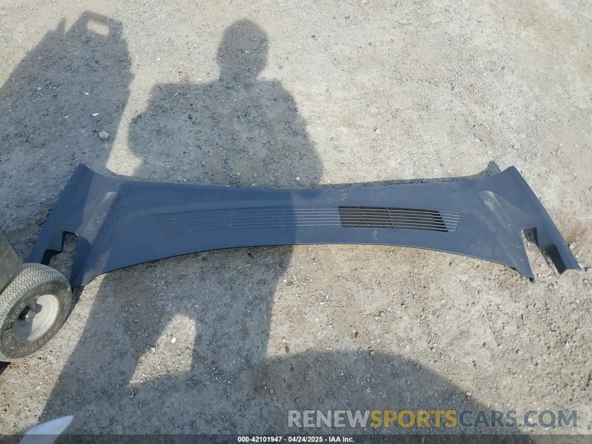 11 Photograph of a damaged car 5YJ3E1EA1RF735719 TESLA MODEL 3 2024