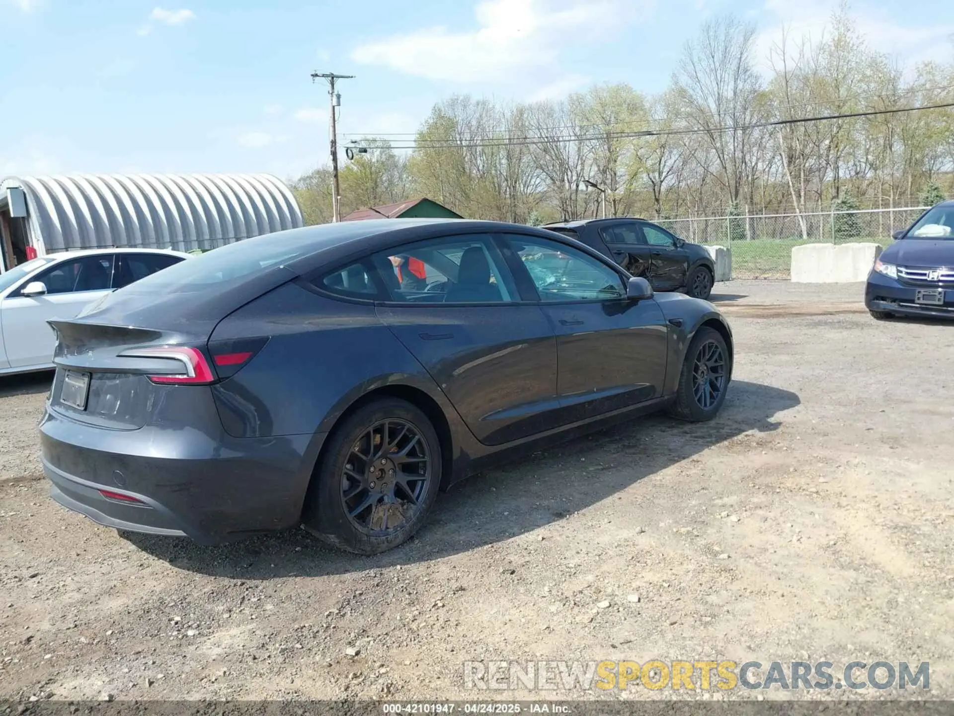 4 Photograph of a damaged car 5YJ3E1EA1RF735719 TESLA MODEL 3 2024