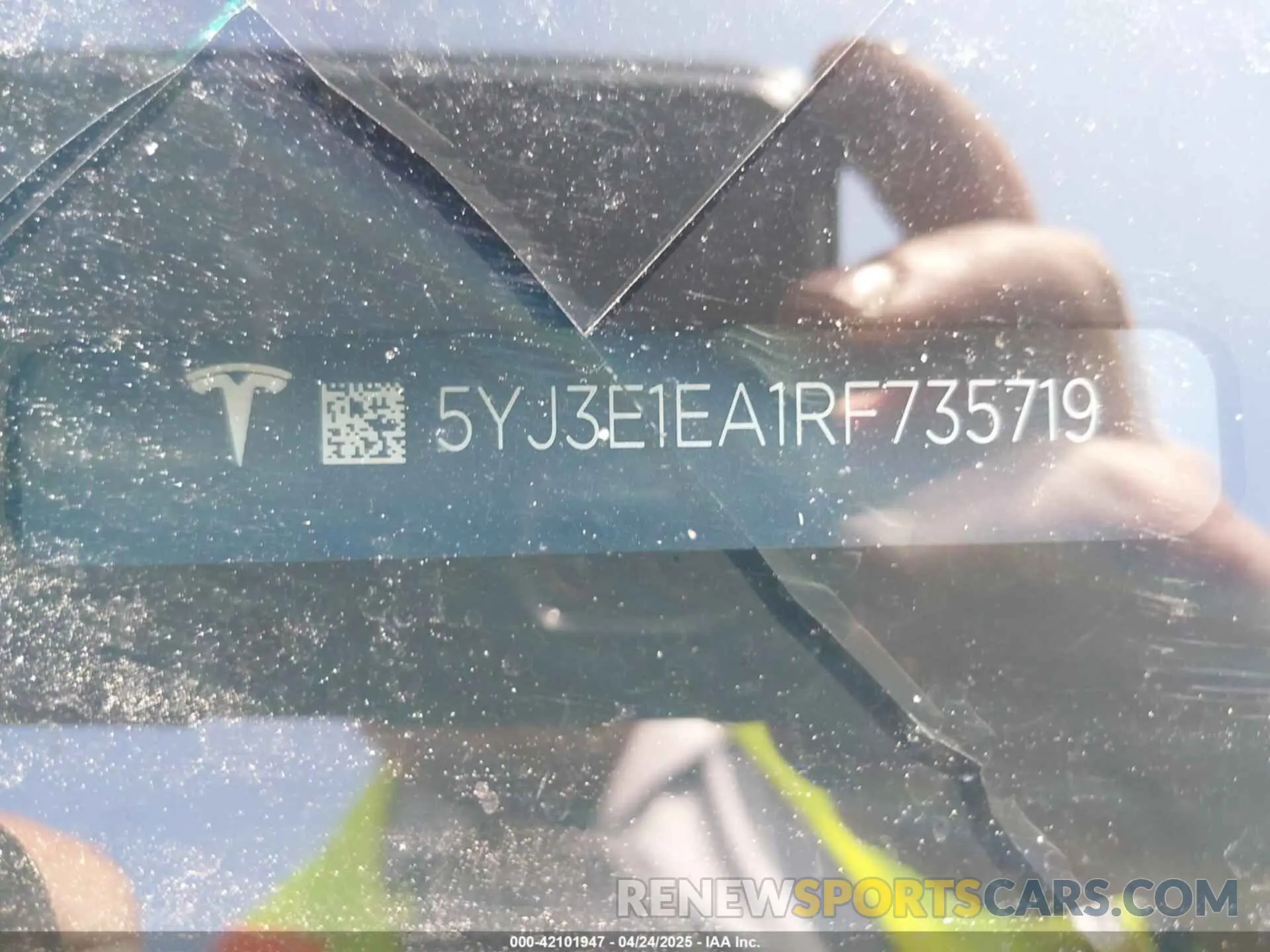 9 Photograph of a damaged car 5YJ3E1EA1RF735719 TESLA MODEL 3 2024