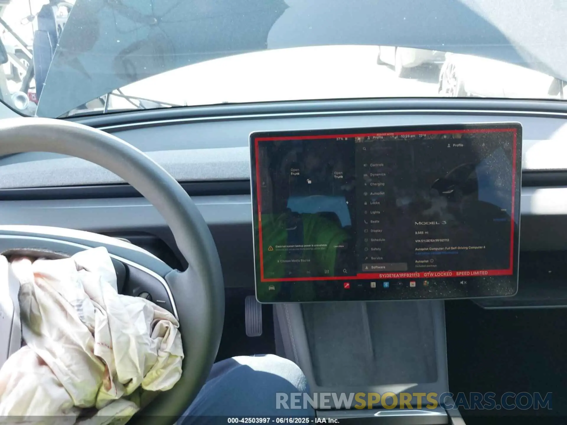 19 Photograph of a damaged car 5YJ3E1EA1RF821113 TESLA MODEL 3 2024